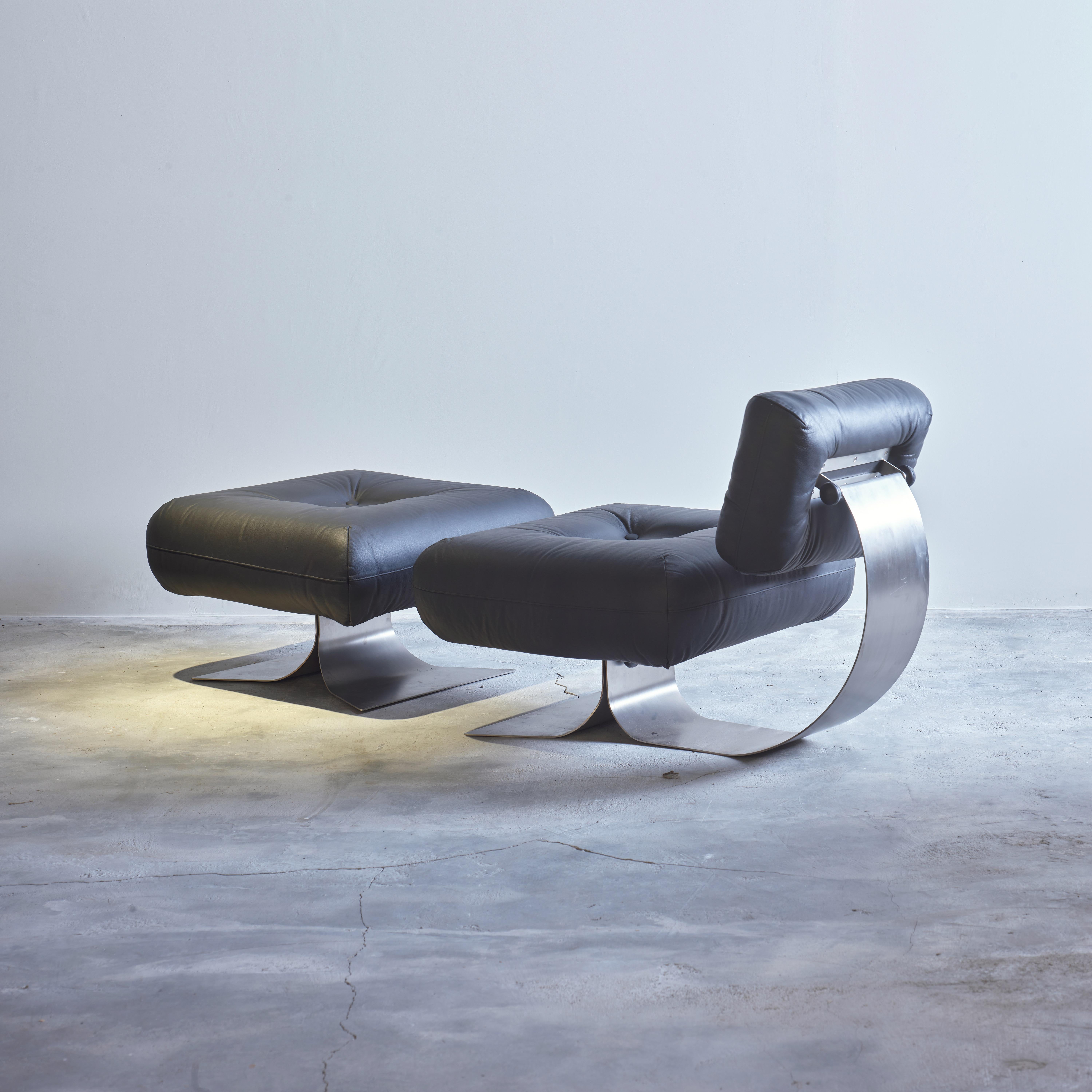 Loungesessel und Ottomane „Alta“ von Oscar Niemeyer / Authentisch (Moderne) im Angebot