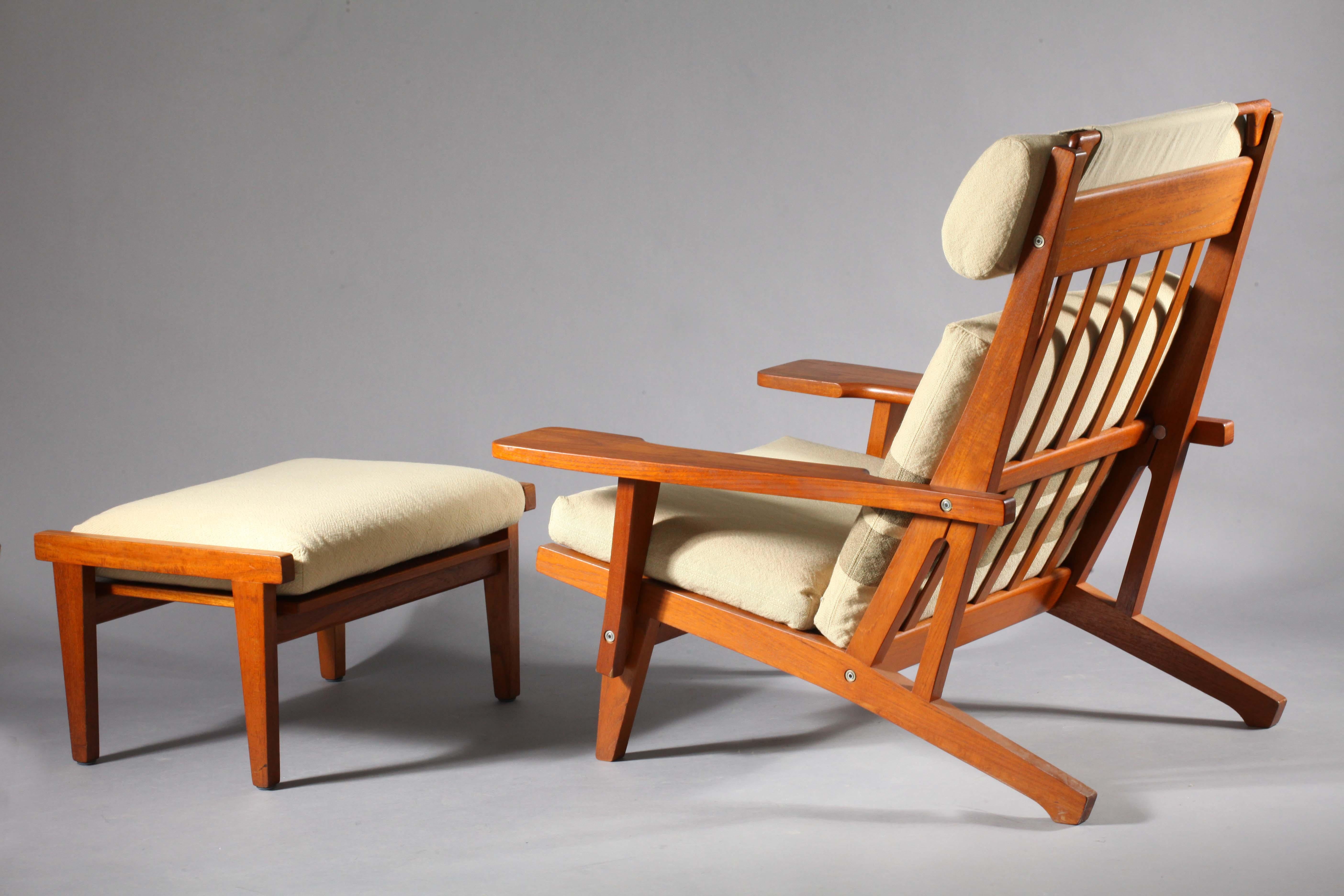 Hans Wegner high lounge chair model GE290 with ottoman for GETAMA,
Denmark, 1951.
Solid oak, original fabric.
 