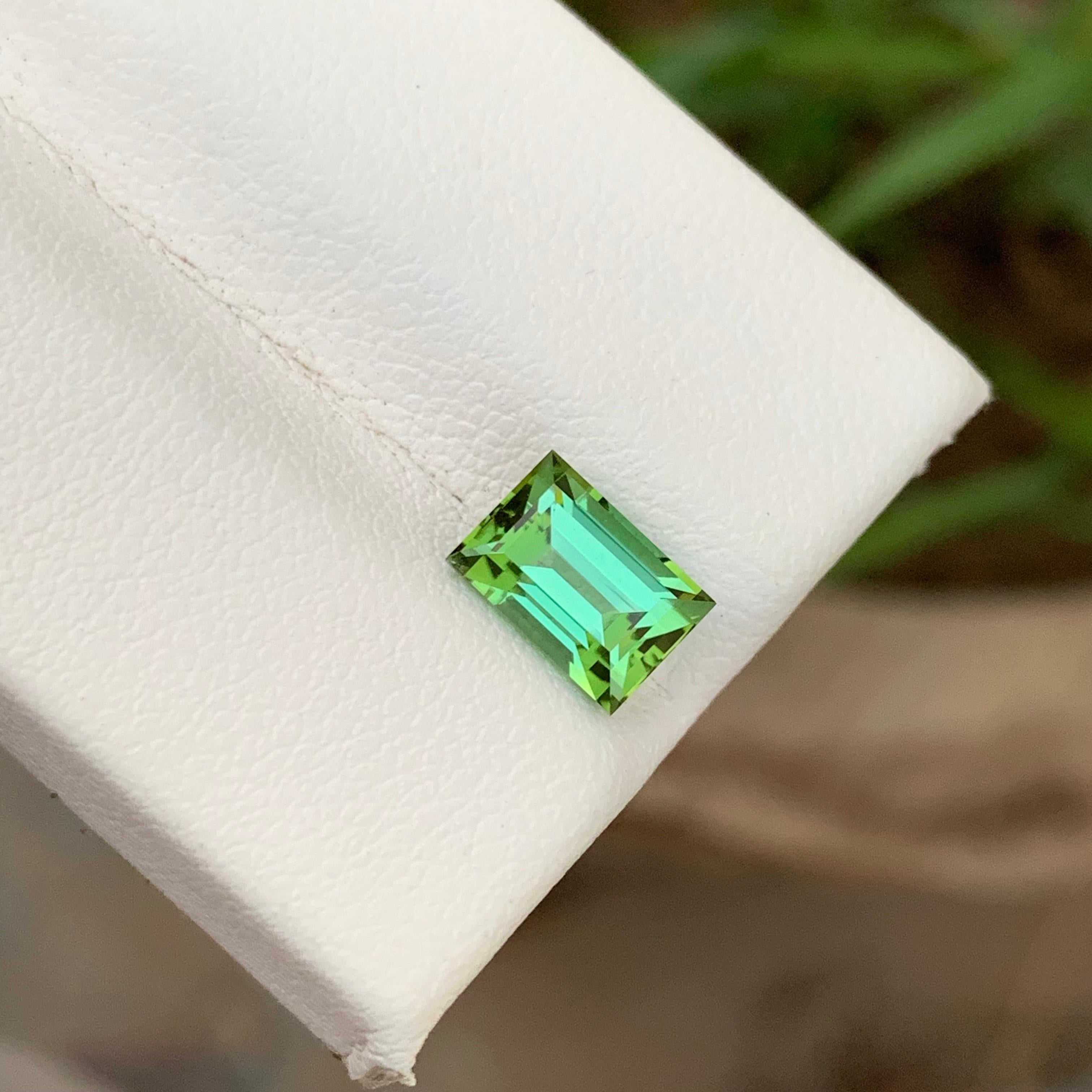Loupe Clean 1.90 Carats Loose Green Tourmaline With Lagoon Shade Baguette Cut For Sale 2