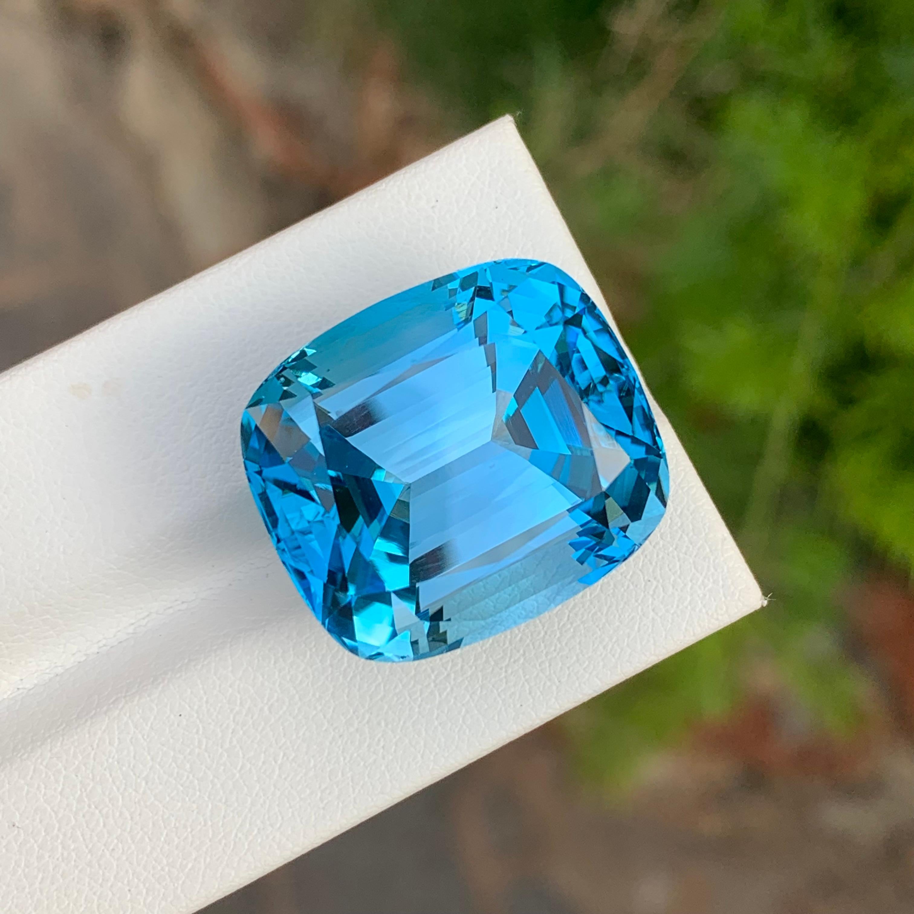 Loupe Clean 59.60 Carat Gigantic Faceted Swiss Blue Topaz Gemstone For Necklace In New Condition For Sale In Peshawar, PK