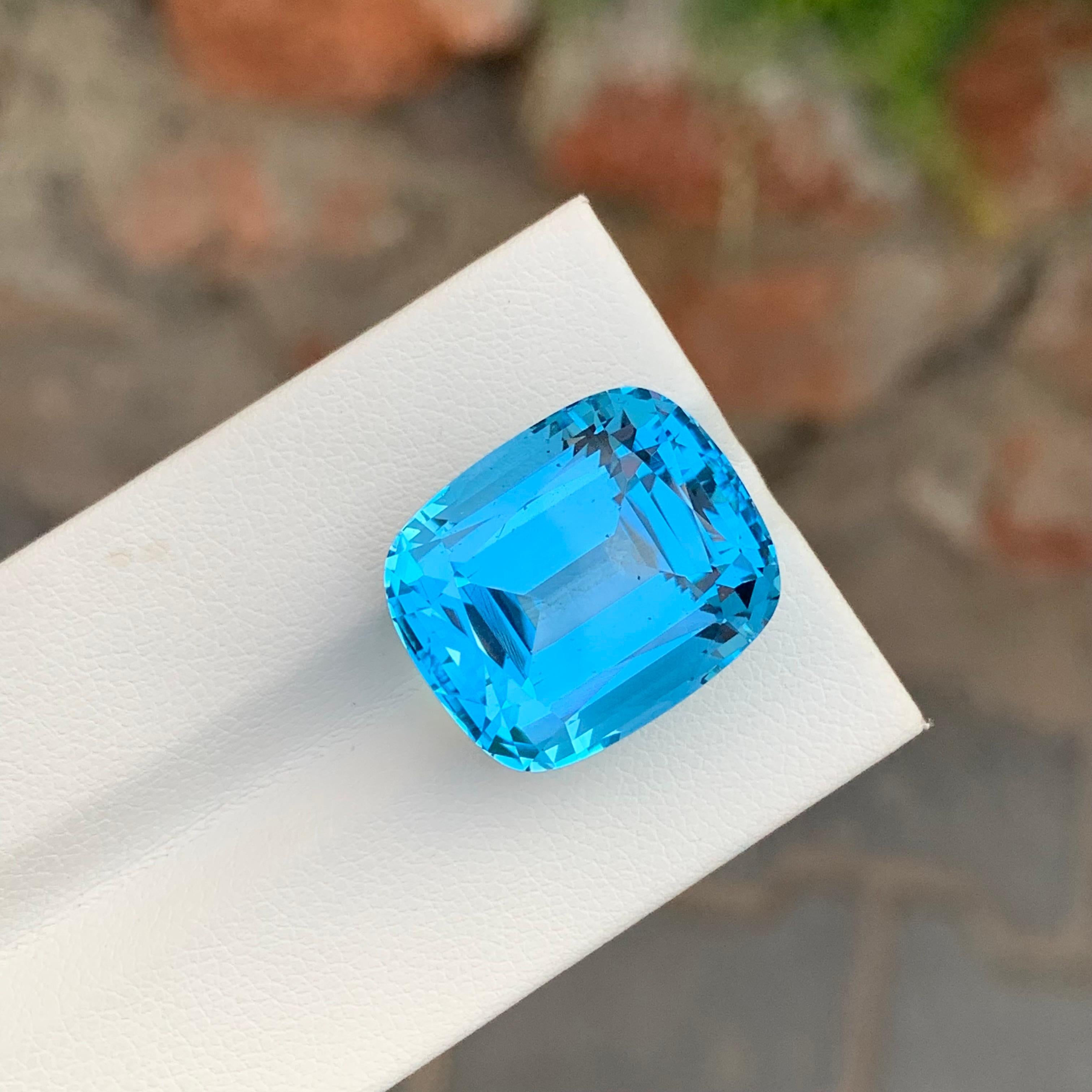 Loupe Clean Amazing 32.50 Carat Loose Swiss Blue Topaz From Brazilian Mine For Sale 3