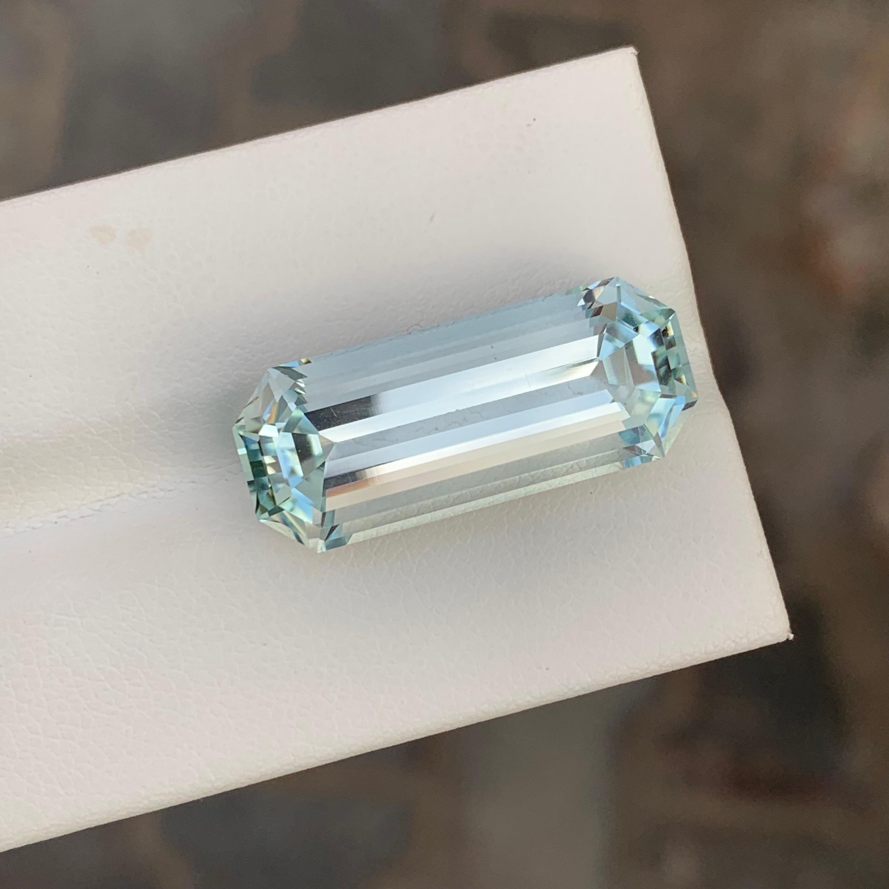 Loupe sauberer langer, natürlicher, loser, unbehandelter Aquamarin in Smaragdform 15,40 Karat im Zustand „Neu“ im Angebot in Peshawar, PK