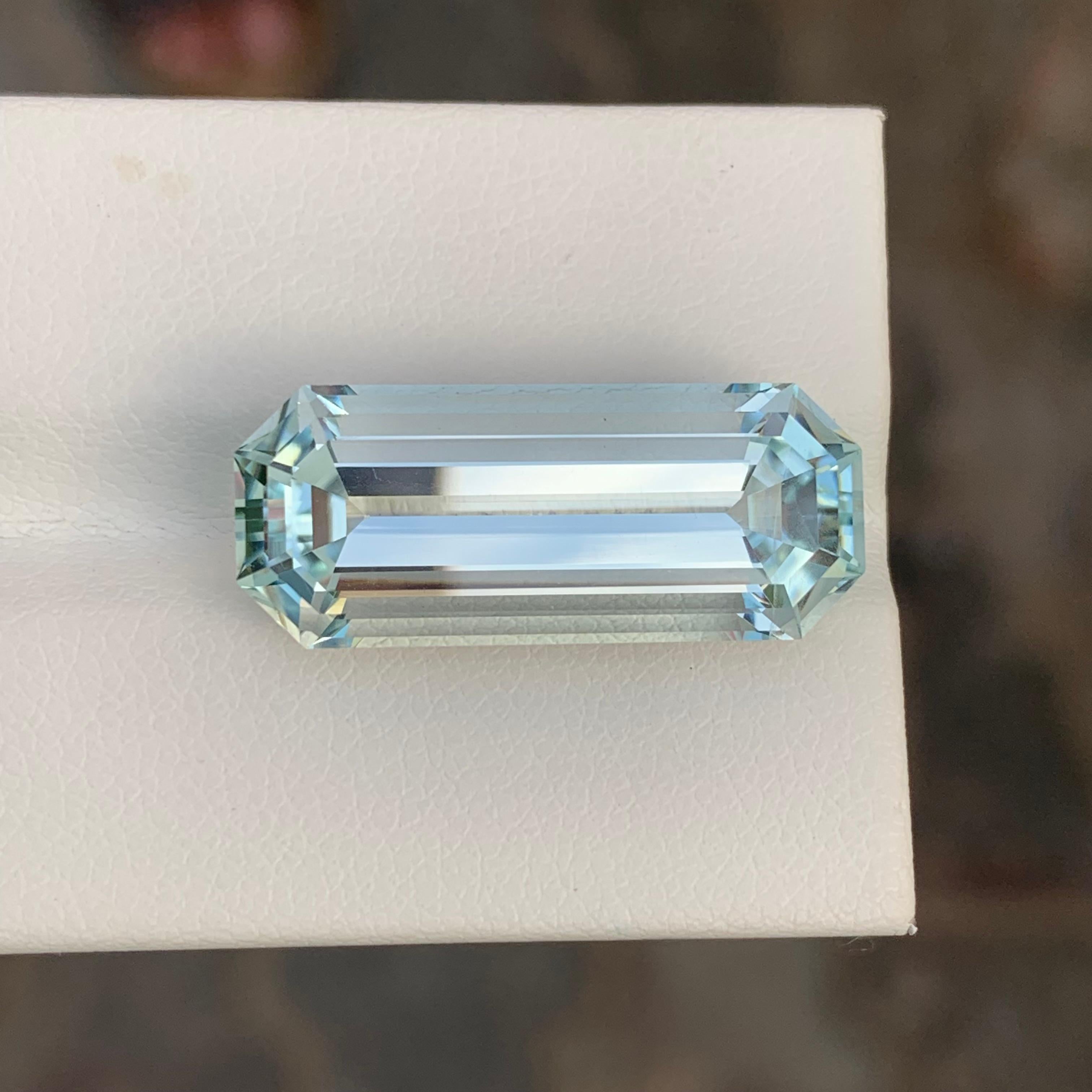 Loupe sauberer langer, natürlicher, loser, unbehandelter Aquamarin in Smaragdform 15,40 Karat für Damen oder Herren im Angebot