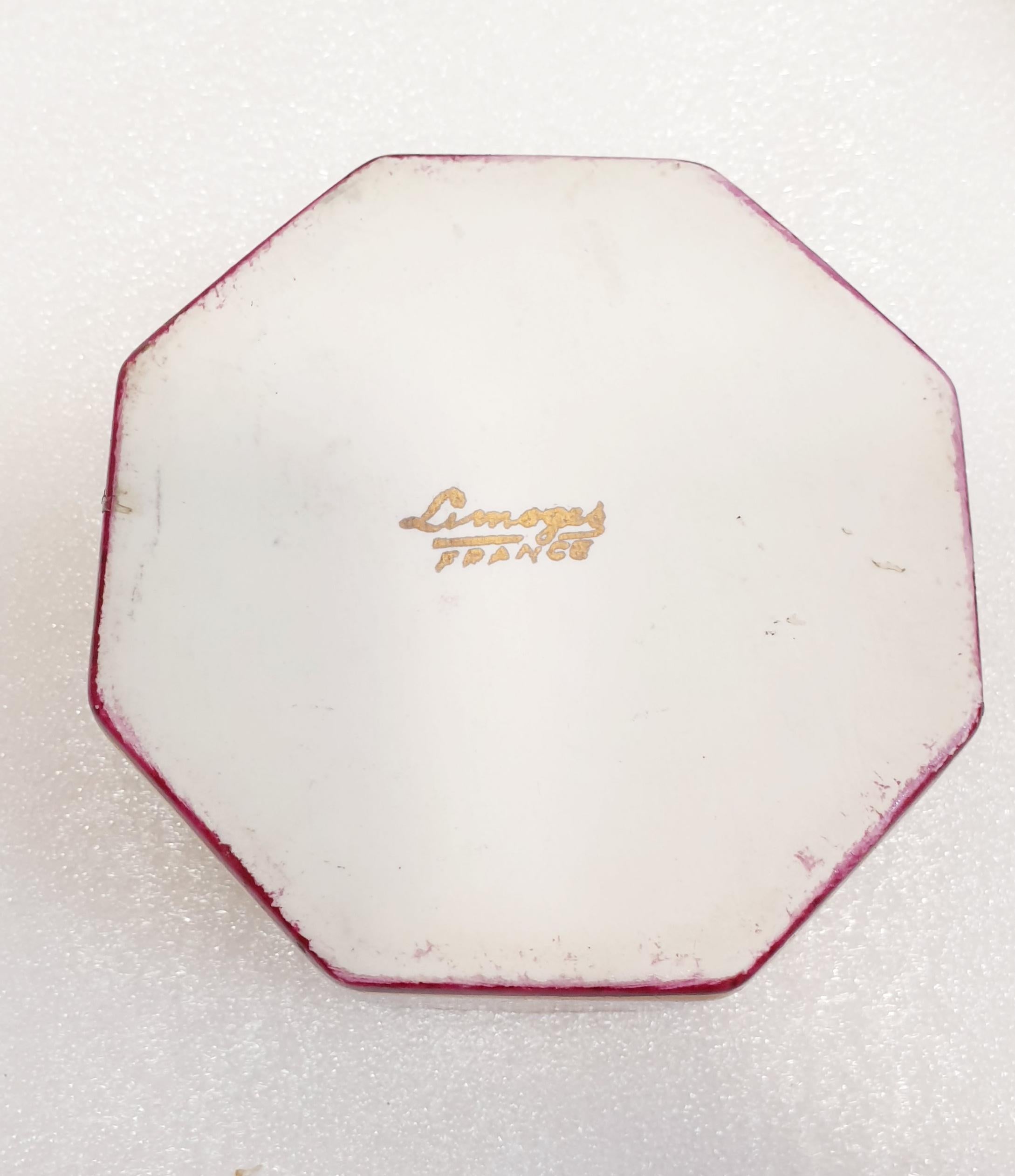 Boîte à bijoux vintage Lourdes Limoges France en porcelaine ronde avec grenat et or Excellent état - En vente à BILBAO, ES