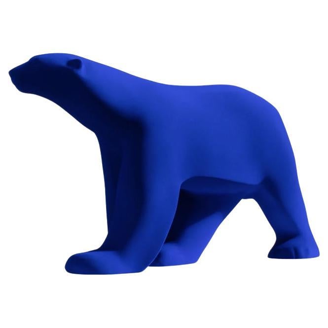 L'Ours Pompon modeled on Yves Klein