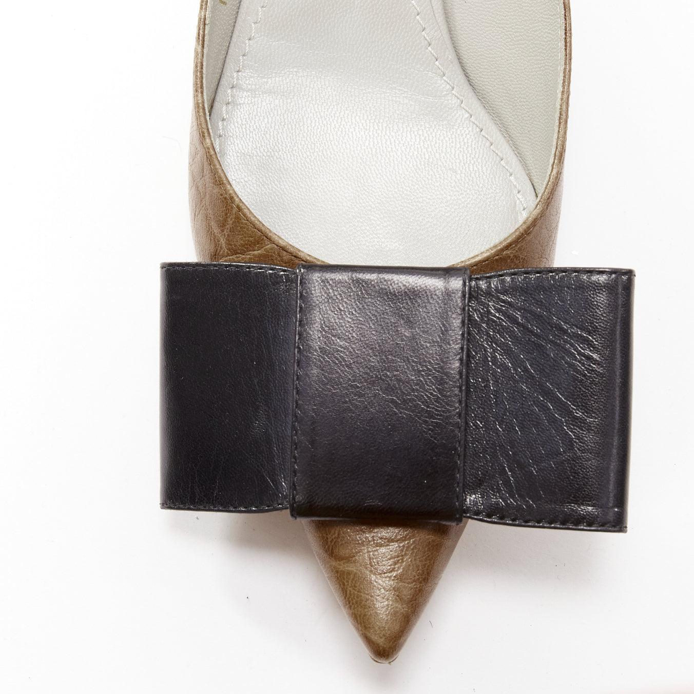 LOUS VUITTON grey textured leather oversized black bow kitten heel pump EU37 For Sale 2