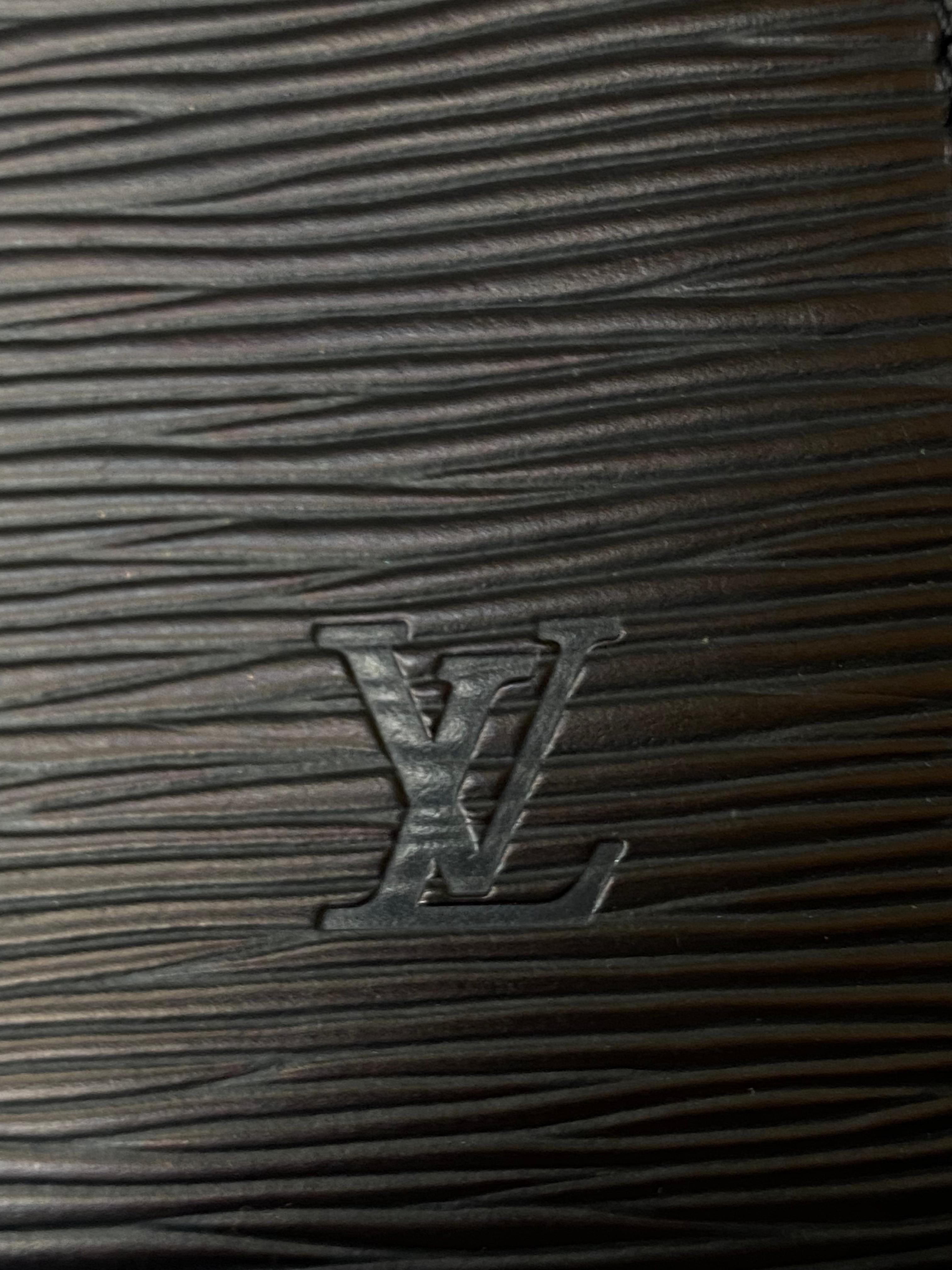 Nero Lousi Vuitton Epi Leather Pochette Accessories Bag PM in vendita