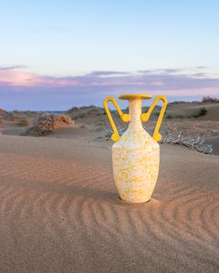 Dekorative Vase Loutrophoros aus gelber marmorierter Keramik von Stella Orlandino