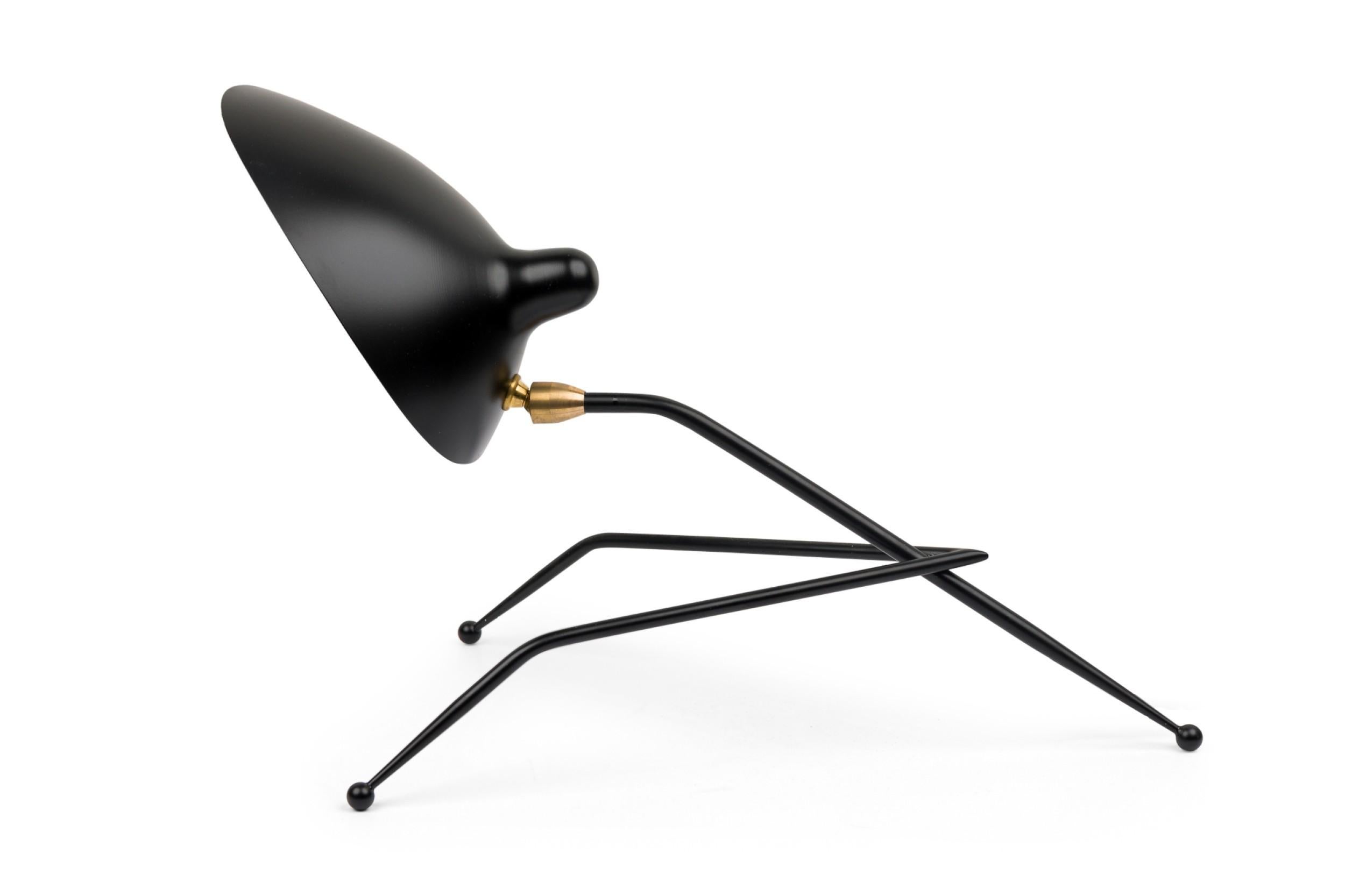 Louva Contemporary / Modern Black Metal Tripod Table / Desk Lamp For Sale 2