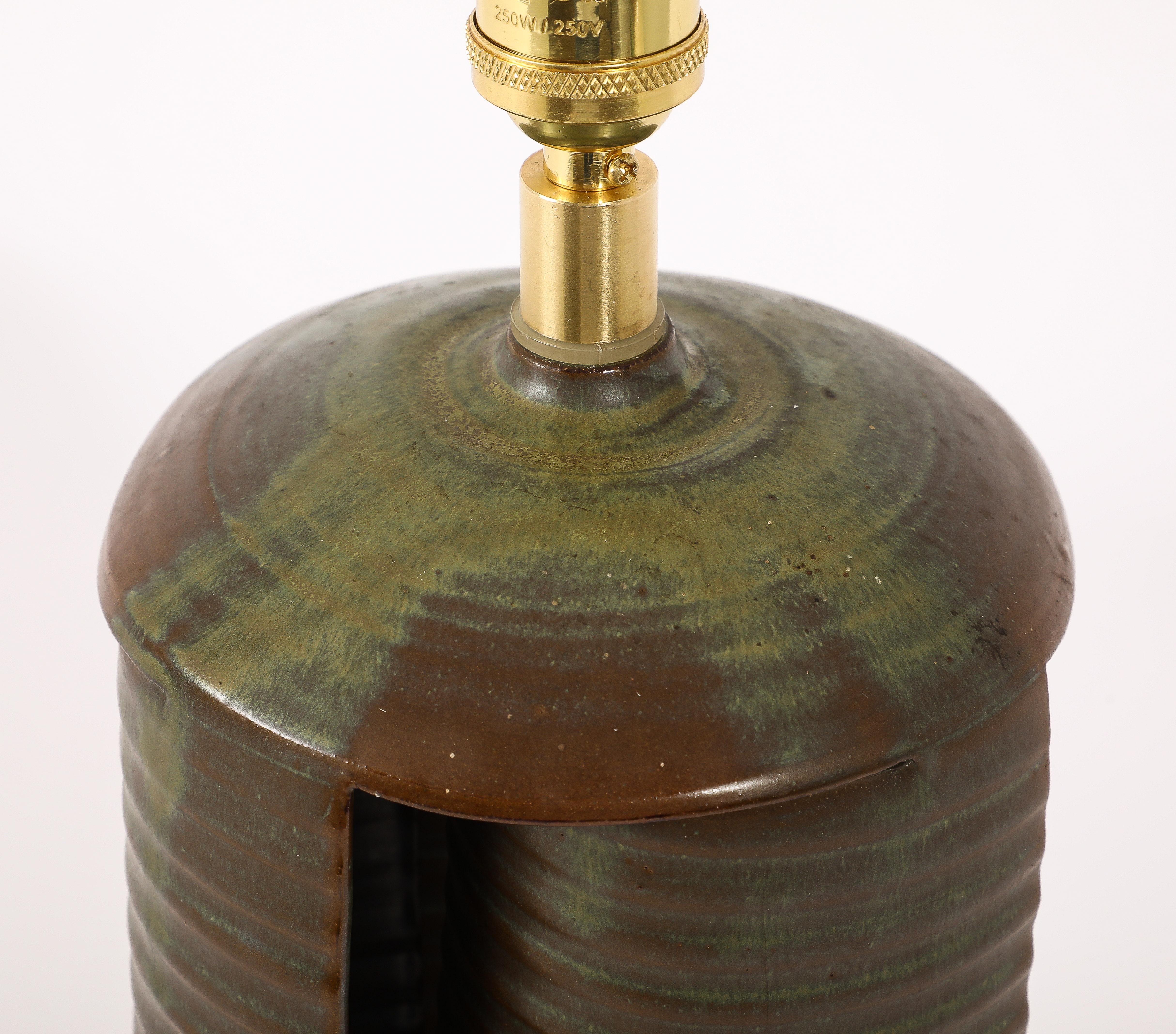 Lampada in ceramica verde scuro, Regno Unito, anni '50 in vendita 1