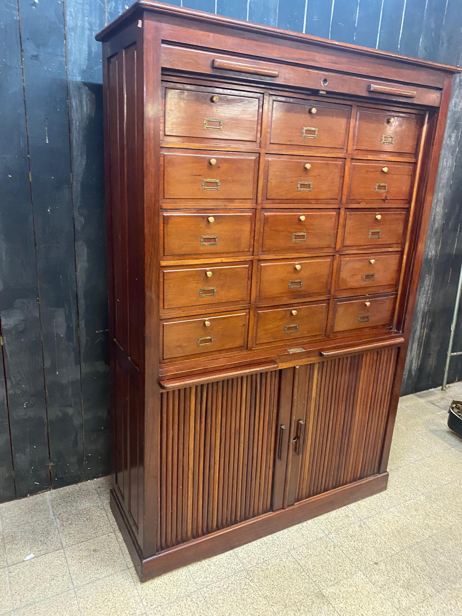 Louvered-Door Cabinet in Walnut, circa 1900 In Good Condition For Sale In Saint-Ouen, FR
