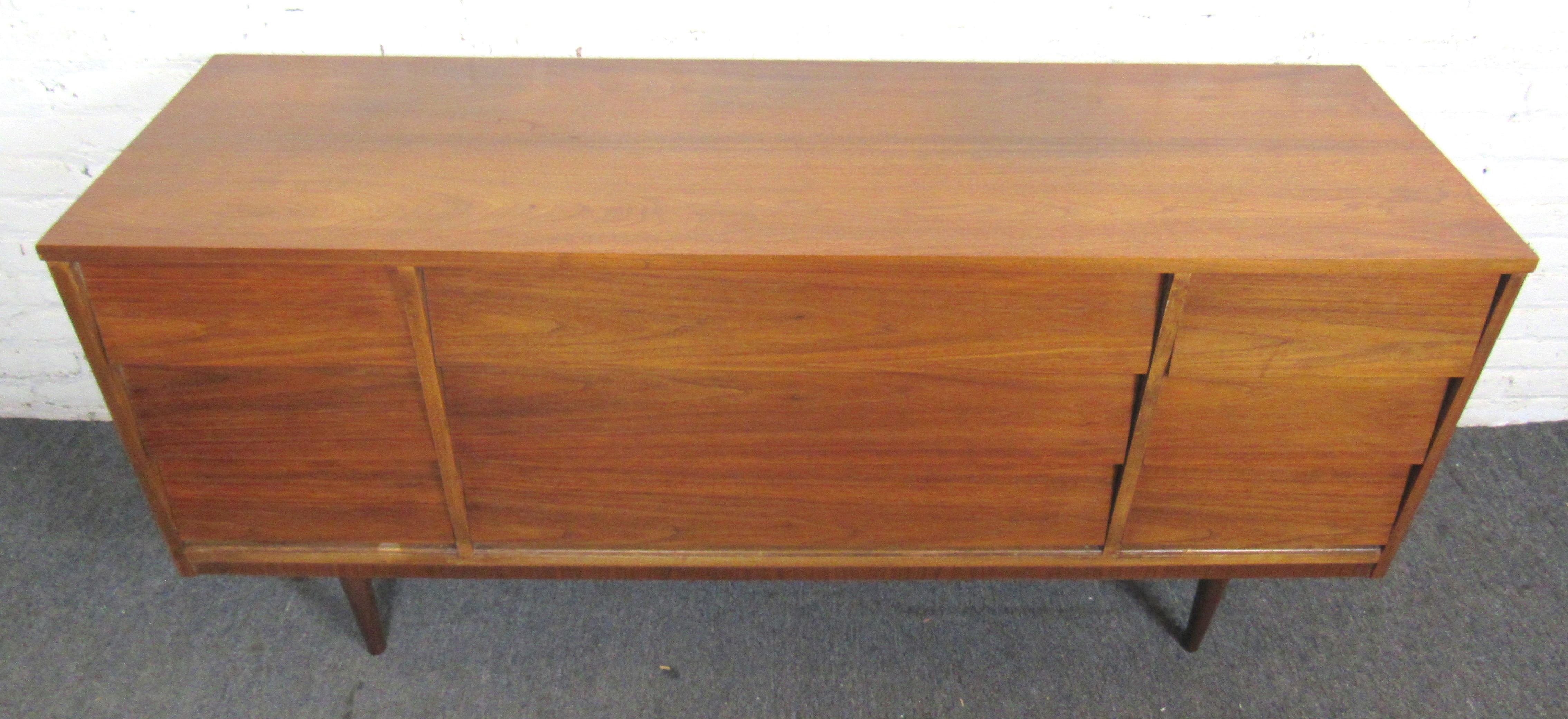 dixie mid century 9 drawer dresser