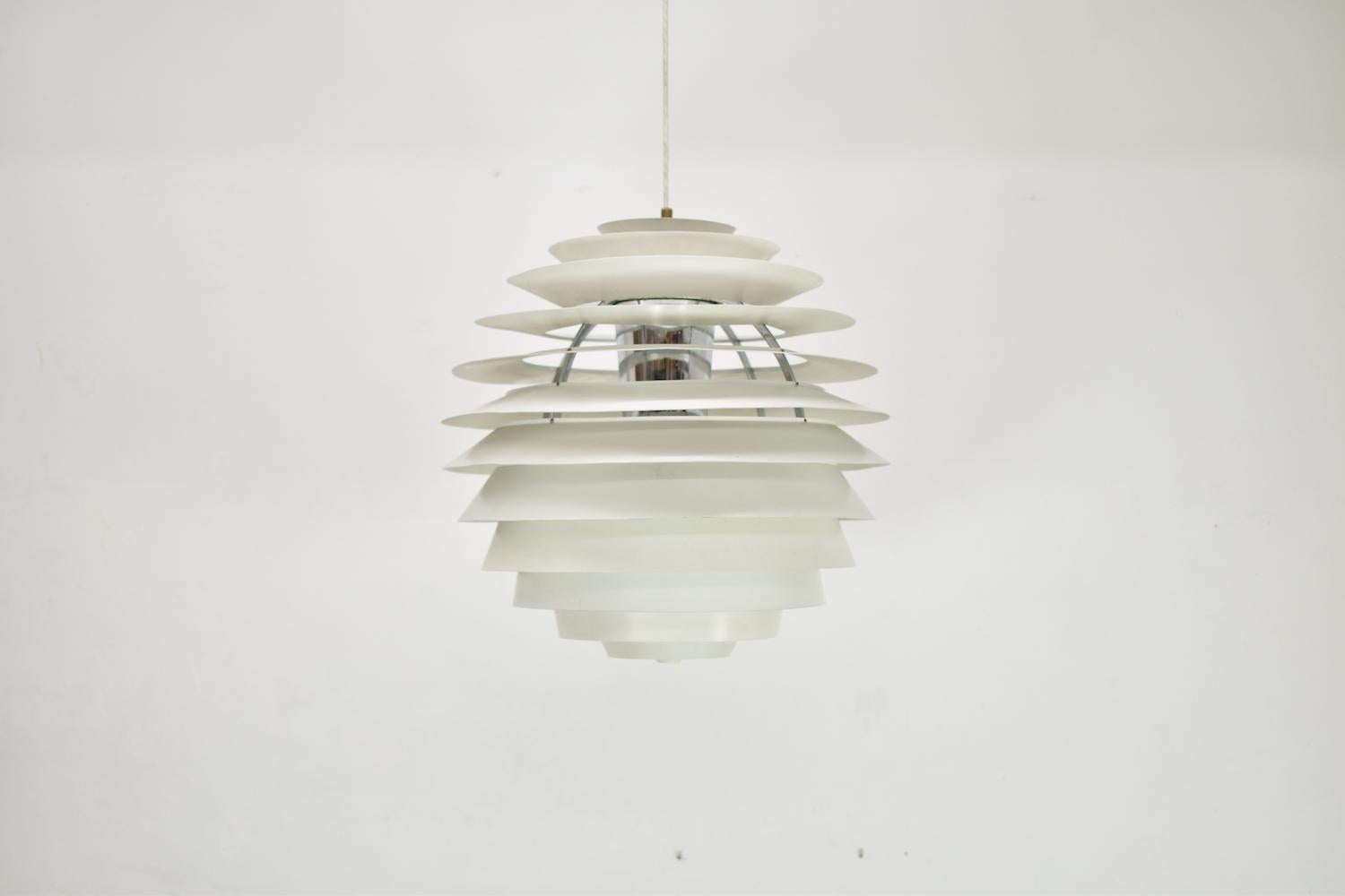 Stunning ‘Louvre’ pendant designed by Poul Henningsen for Louis Poulsen, Denmark 1957. Originally designed for the Adventist Church in Skodsborg. Created from 13 matte white lacquered shades that provide a uniform light spreading. Beautiful original