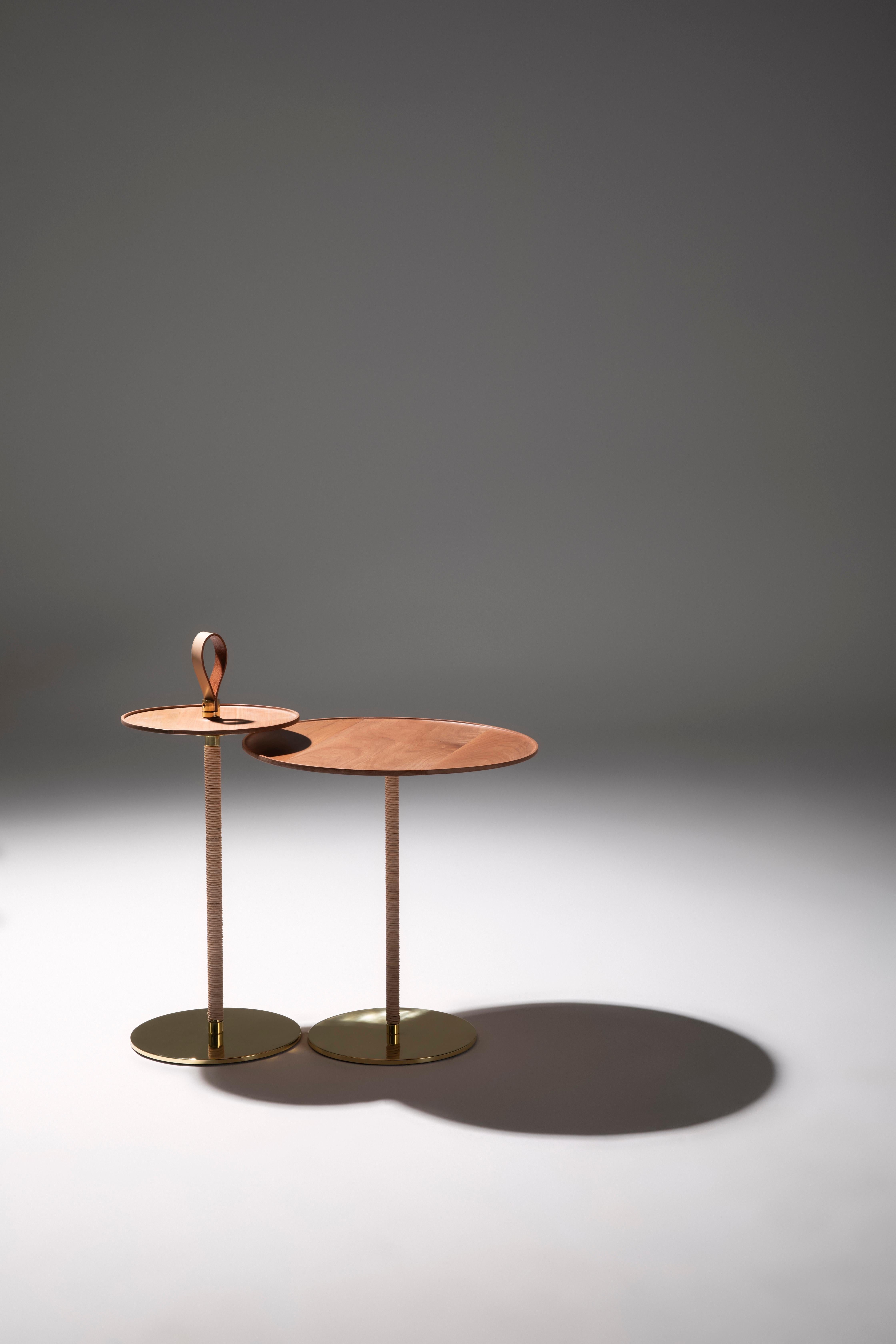 Brésilien Table d'appoint Louvre par Bruno de Carvalho - Wood, Brass & Handcraft Leather Detai en vente