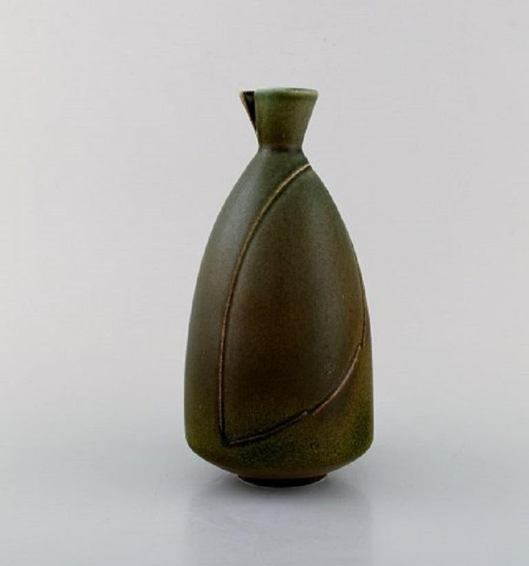 Löva- Gustavsberg - Gabi Citron-Tengborg. Vase in glazed ceramic with open mouth. Beautiful solfatara glaze, 1960s.
Measures: 20 x 10 cm.
In very good condition.
Stamped.