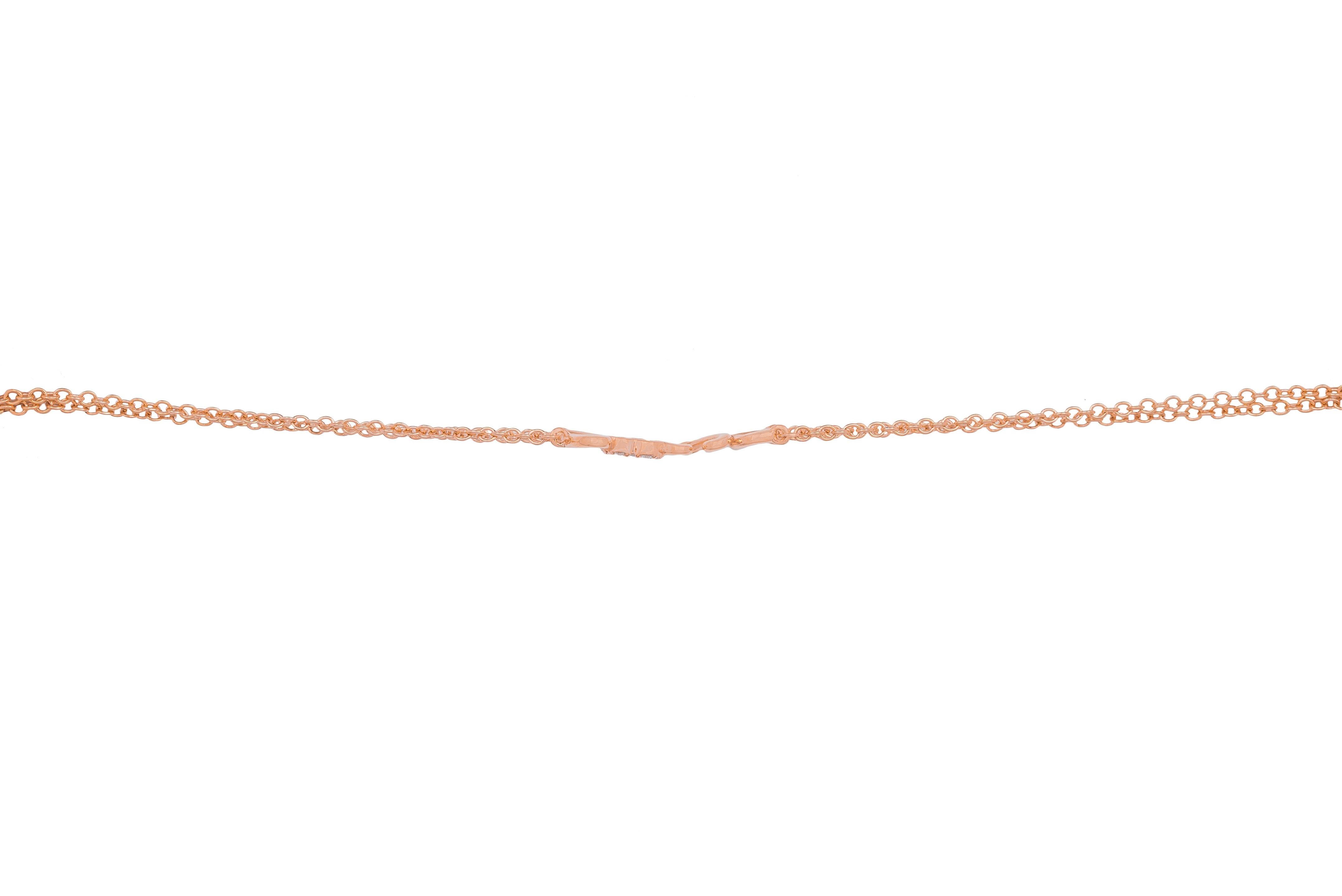 Dieses Armband aus 18 Karat Roségold mit weißen Diamanten wird in Italien von Crivelli hergestellt. 
Es zeigt das Wort 