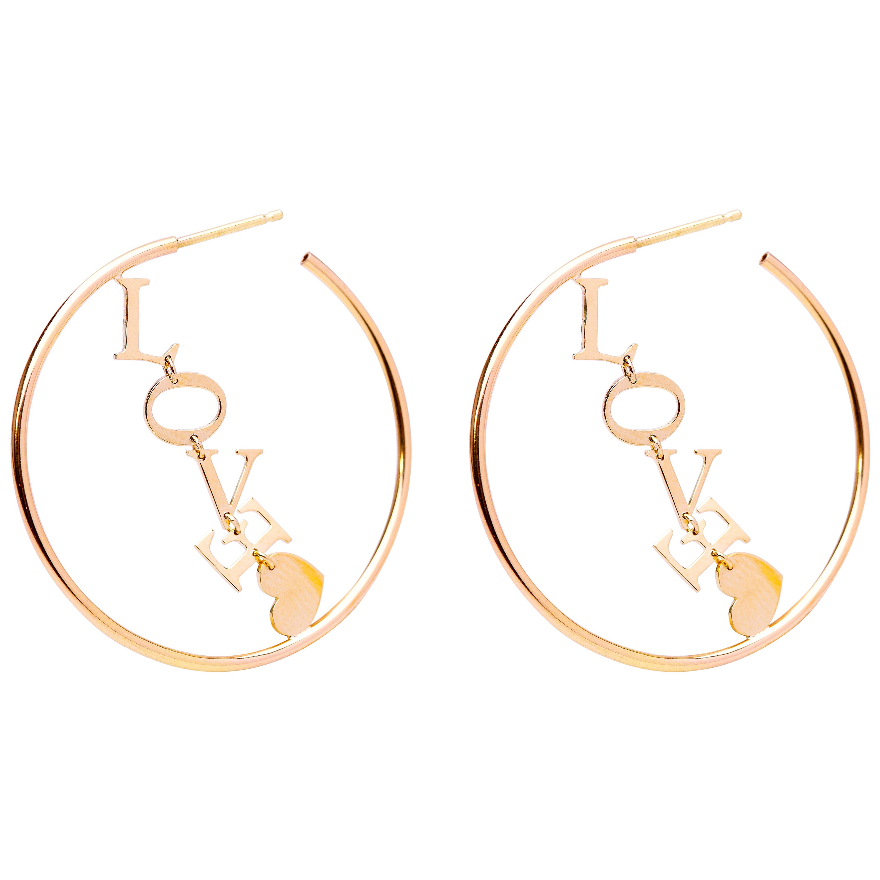 Orecchini Love in oro giallo 18 carati con cerchio a forma di lettere, realizzati a mano.
