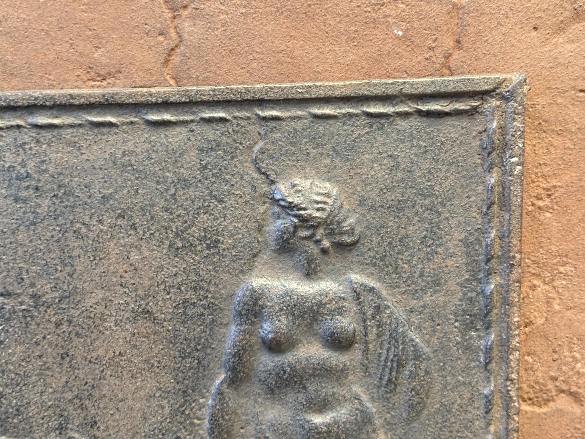 Plaque de cheminée néoclassique, France, début du 19e siècle en vente 4