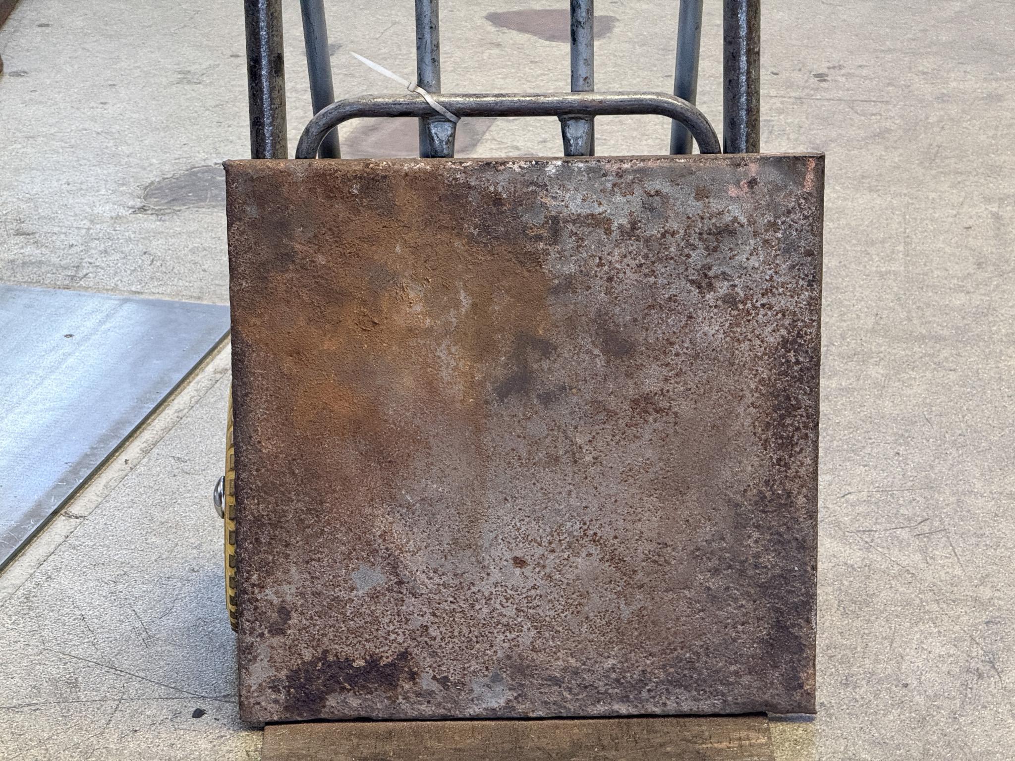 Plaque de cheminée néoclassique, France, début du 19e siècle en vente 6