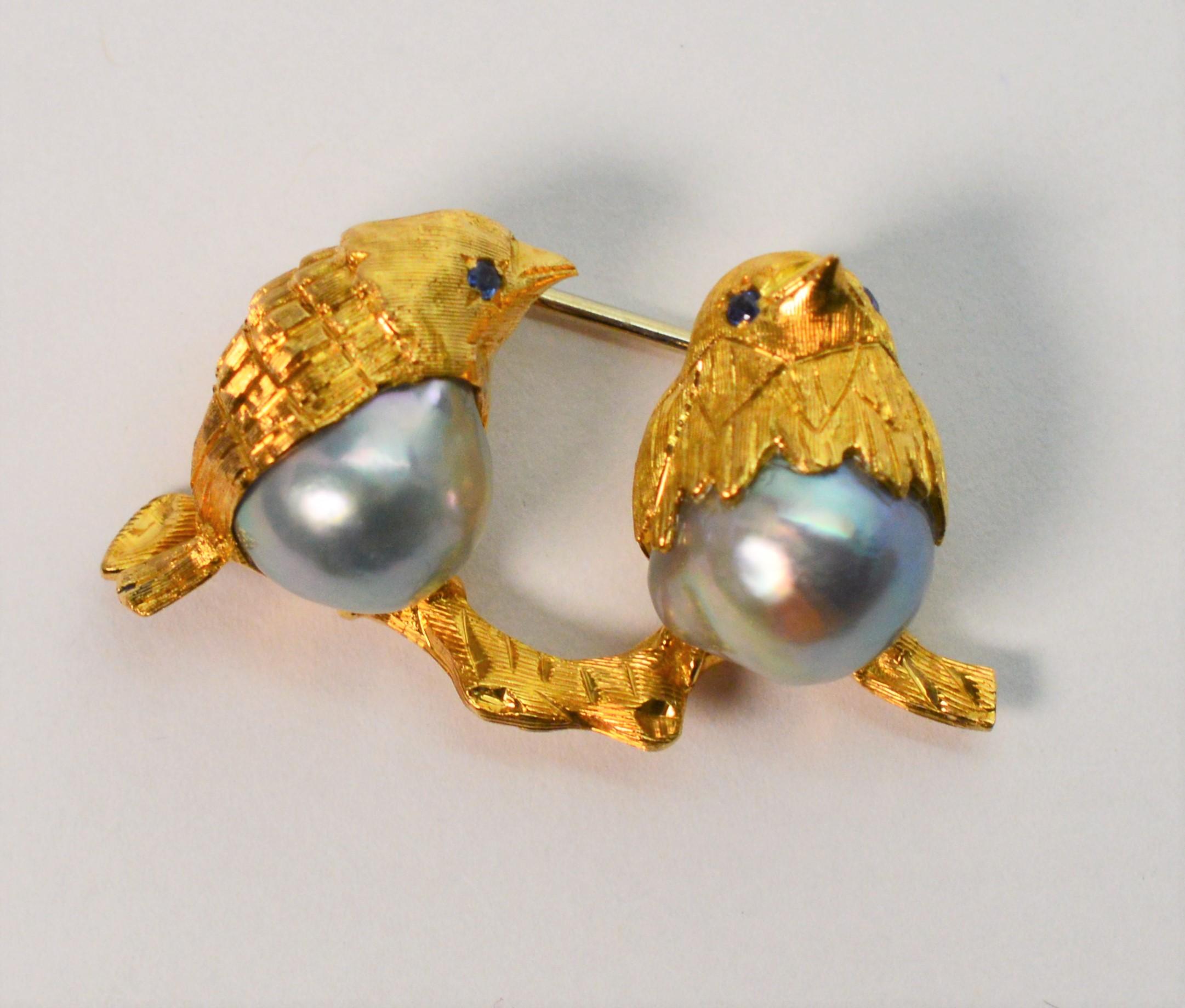 Two Love Birds Gold Pearl Brooch In Excellent Condition In Mount Kisco, NY