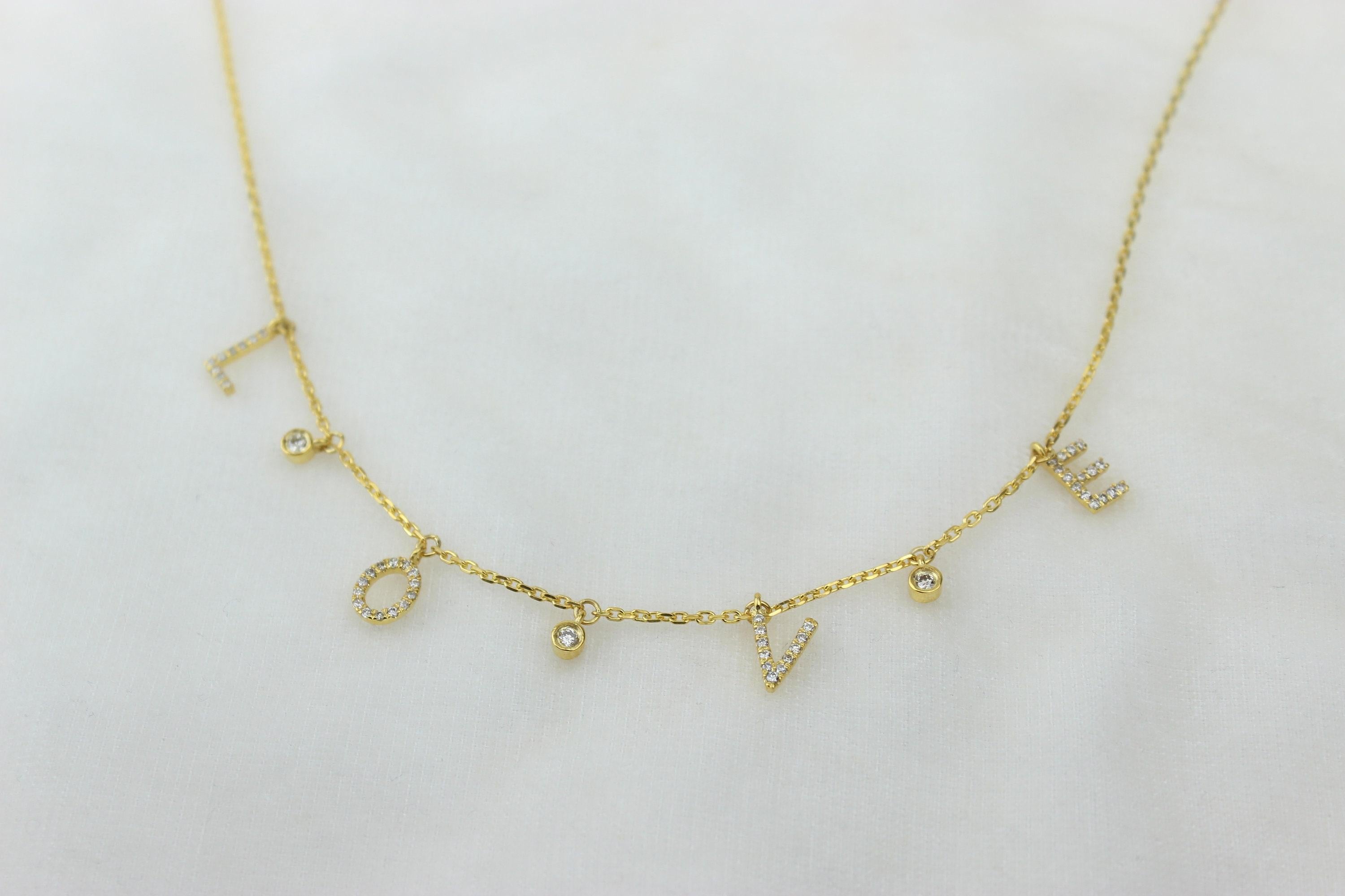 Donna Collana Love Charm con diamanti in oro 14K (certificato) in vendita