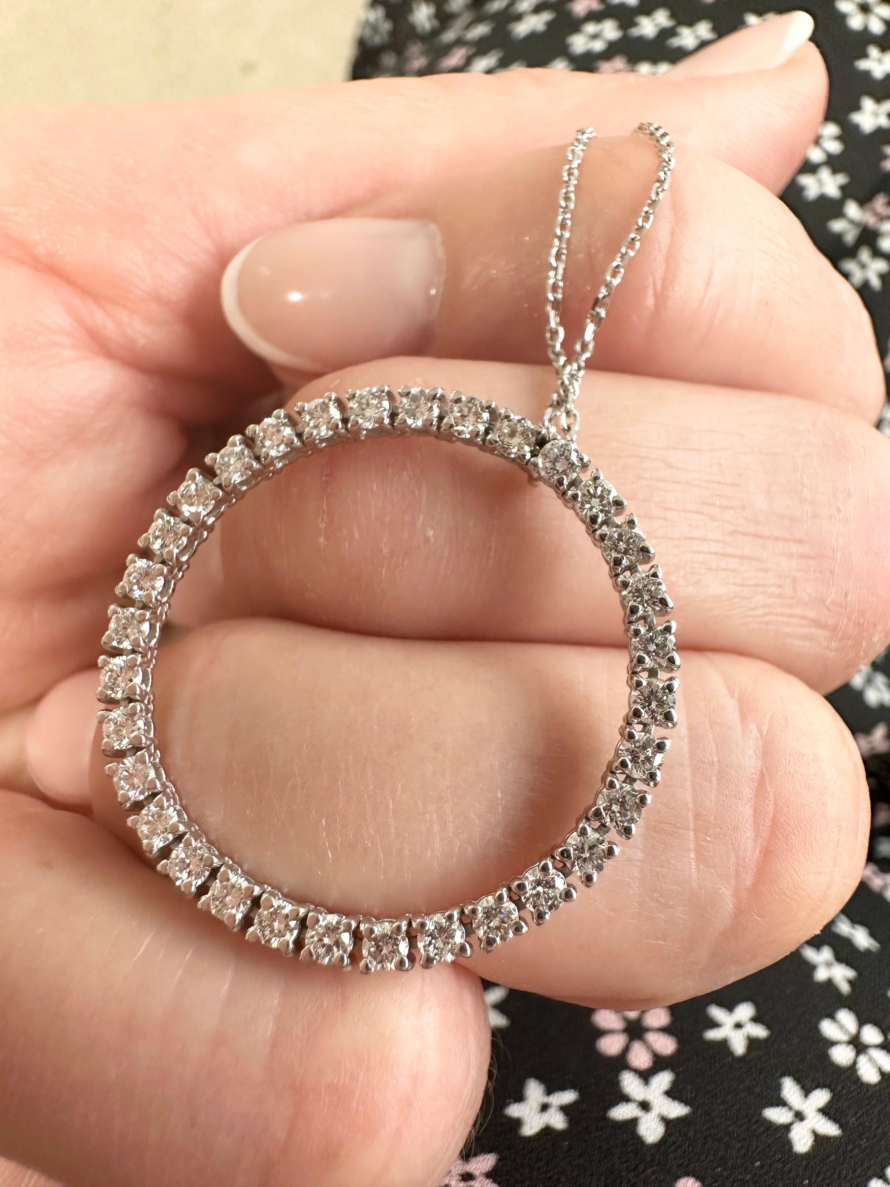 Love circle flexible diamond pendant necklace unique 14KT gold 0.96ct For Sale 1