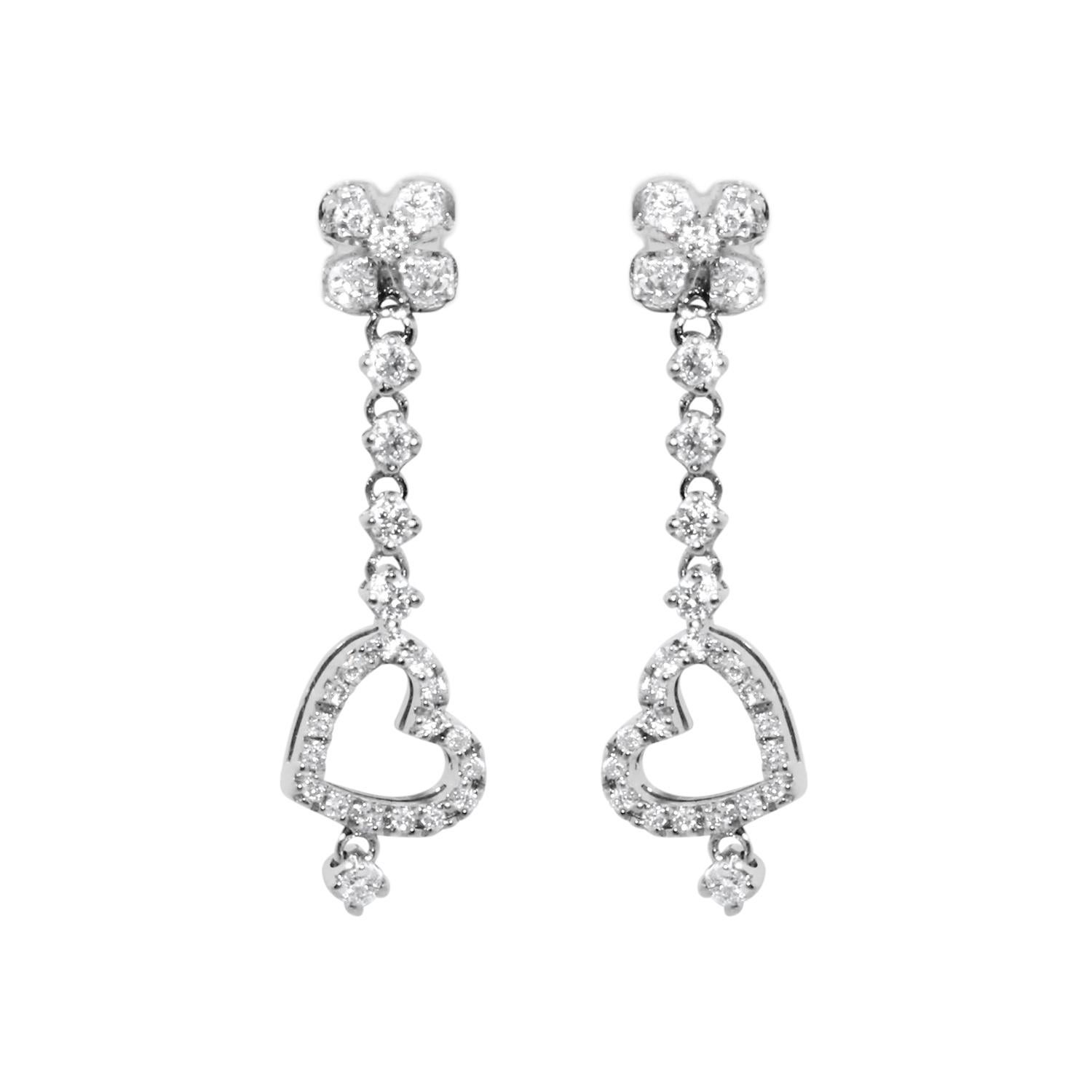 Brilliant beacons of optimism and love, the four-leaf clover and the heart are radiant symbols of a bright love. These striking diamond drop earrings exude a dazzling brilliance, both precious and sustainable. Valentine's Day limited edition.
18k