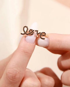 Liebe Ohrringe Ohrstecker 14k Gold. LO + VE Asymmetrische Ohrstecker.