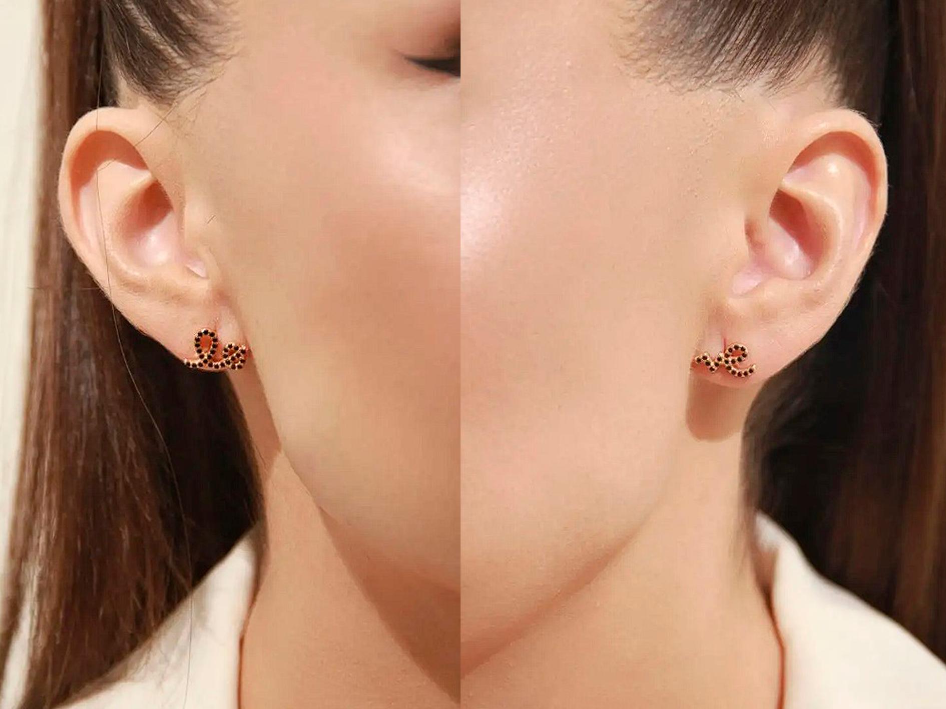 Orecchini d'amore con borchie in oro 14k. LO + VE Orecchini asimmetrici. In condizioni Nuovo in vendita a Istanbul, TR