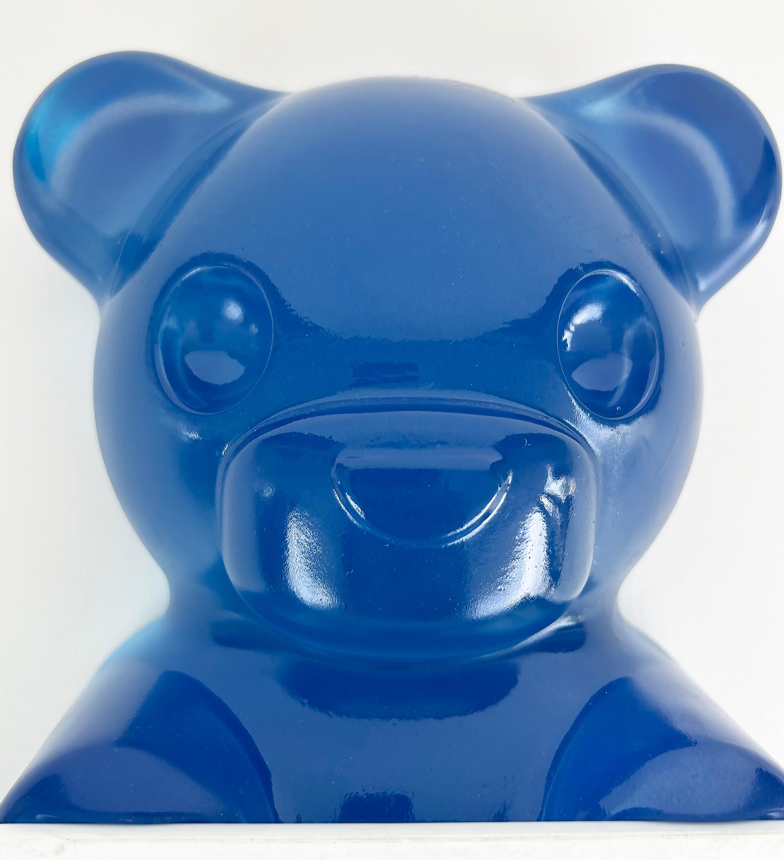 „LOVE Gummy Bear“ Acryl-Skulptur des New Yorker Straßenkünstlers WhisBe (amerikanisch) im Angebot
