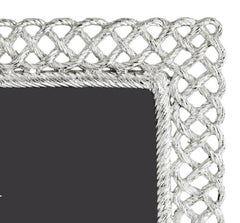 Cadre photo en métal argenté, modèle de taille moyenne.