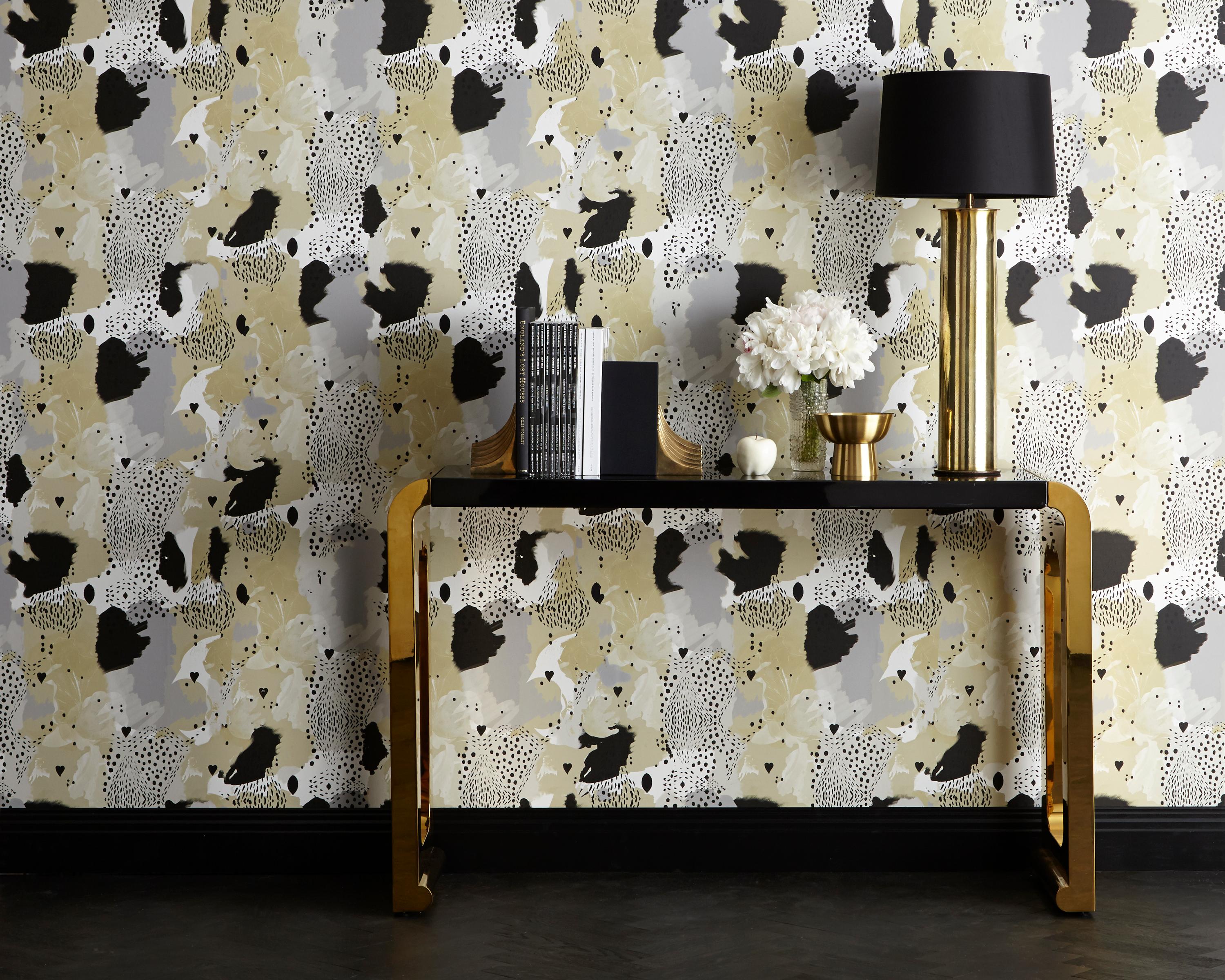 British Love Leopard Wallpaper in Caramel by 17 Patterns For Sale