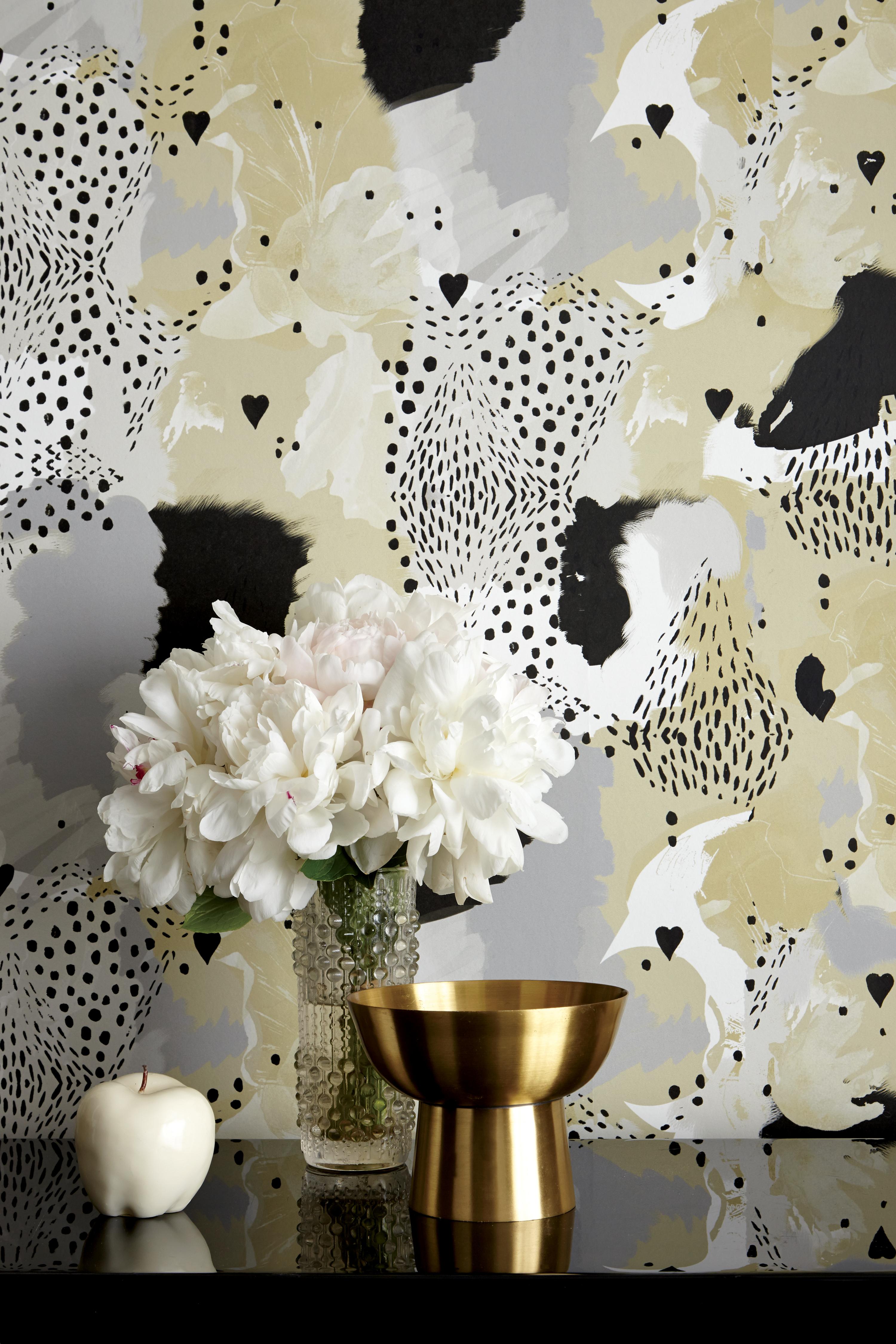 Contemporary Love Leopard Wallpaper in Caramel by 17 Patterns For Sale