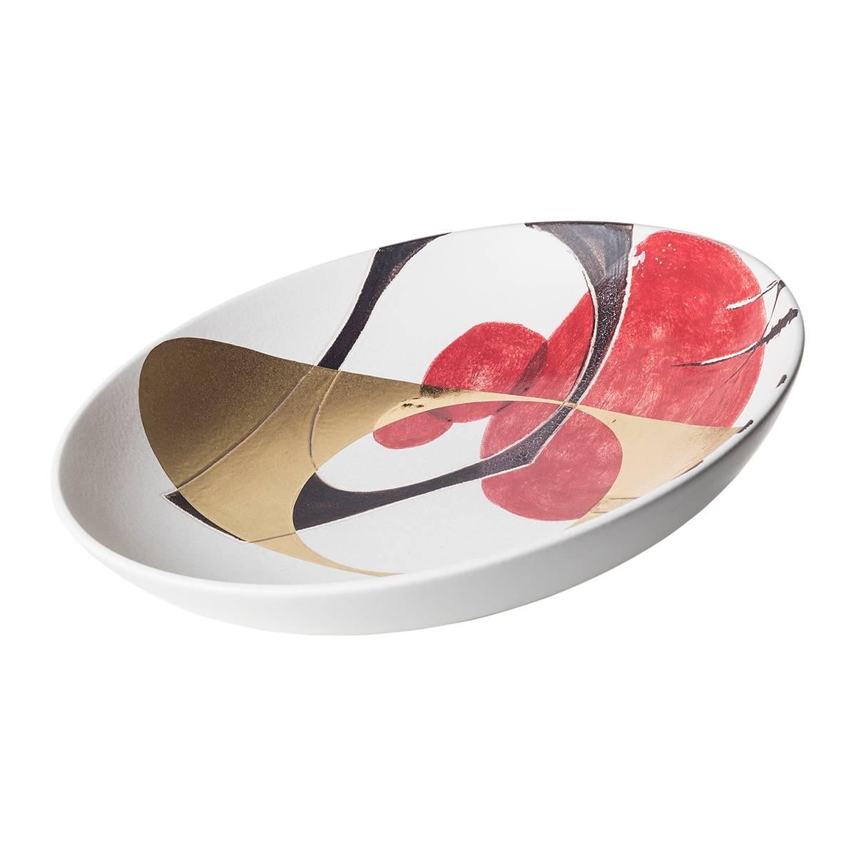 Love-letters ceramic centrepiece plate
This ceramic plate is part of a collection of plates designed by Arch. Piero Angelo Orecchioni. Hand-painted from the original drawings of the artist.
Each plate evokes a single story that links past, present