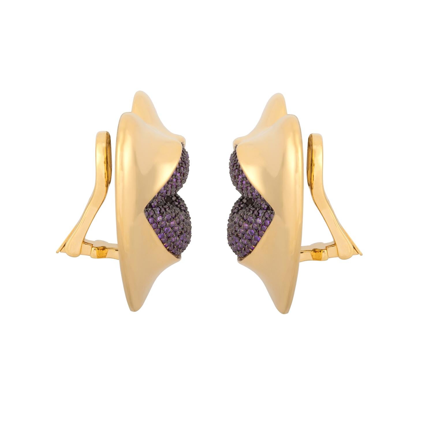 Love Lips Statement clip on earrings with amethyst kisses. Show your color of love with these purple candy kiss clip on earrings. Gems of these purple colored love kiss earrings are all hand set, sparkle like amethyst. Shine with your love.

PRODUCT