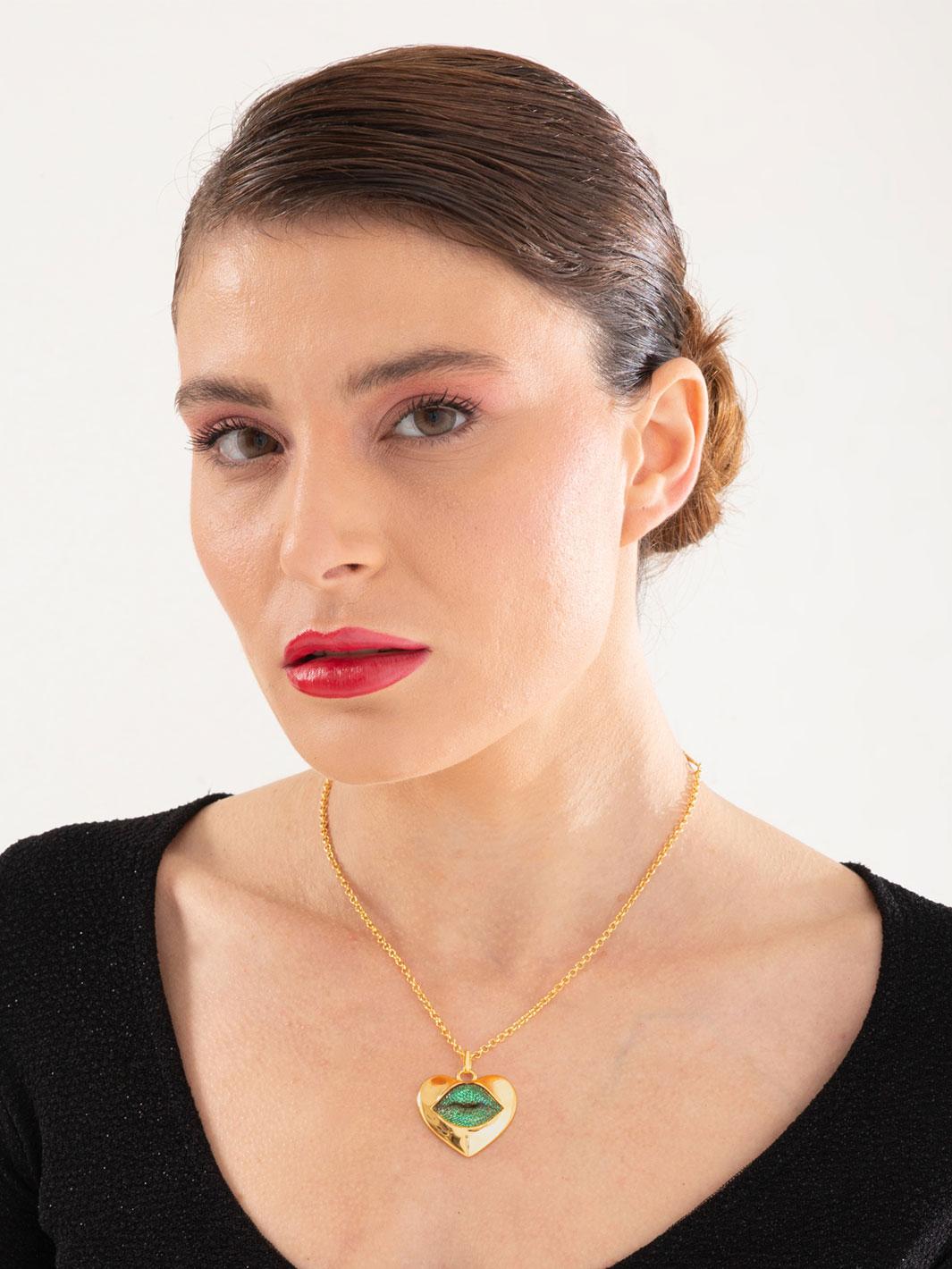 Moderne Collier d'affirmation vert « Love Lips » en vente