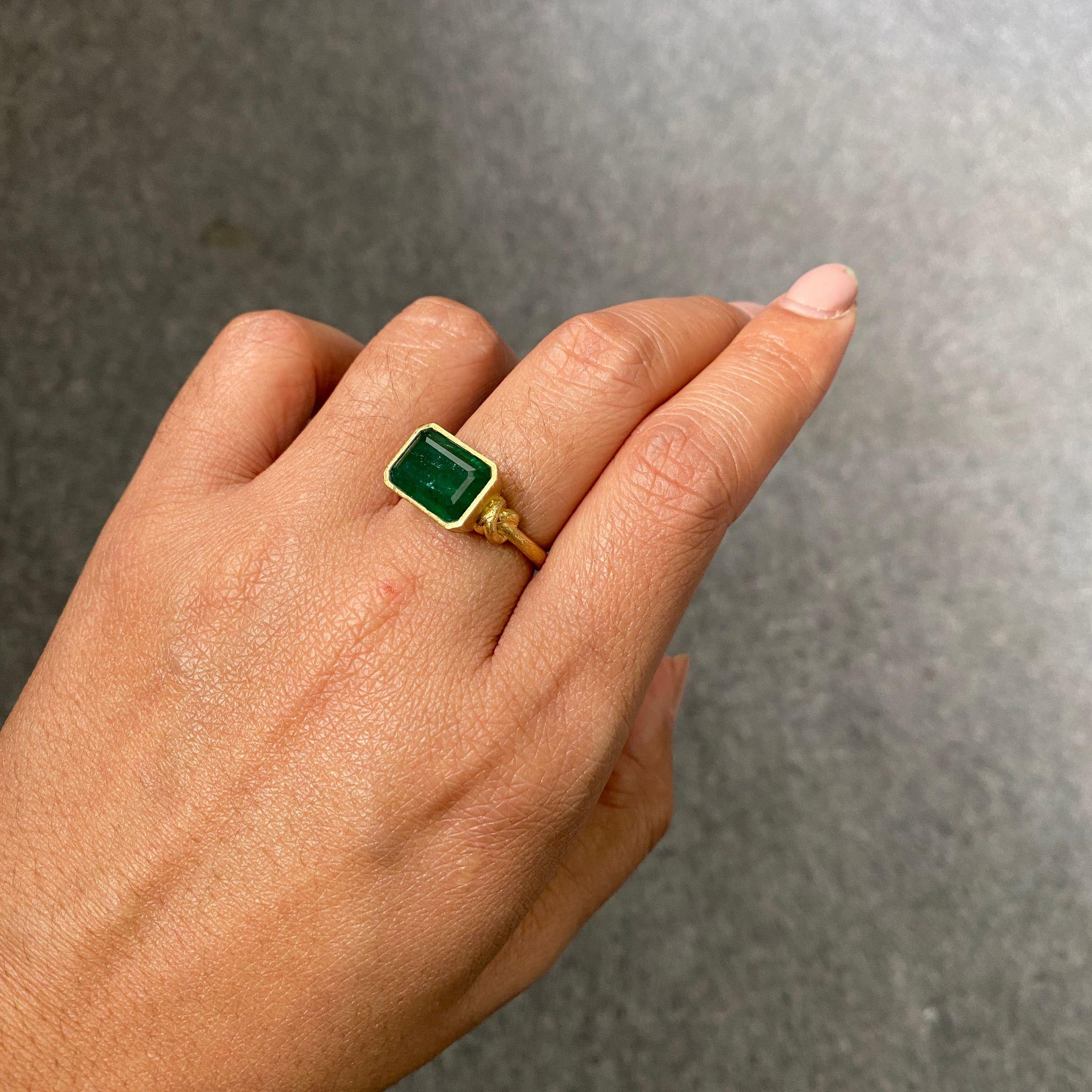Love Me Knot Vintage - Inspired 18K Yellow Gold 5.19 Car Emerald Engagement Ring For Sale 4