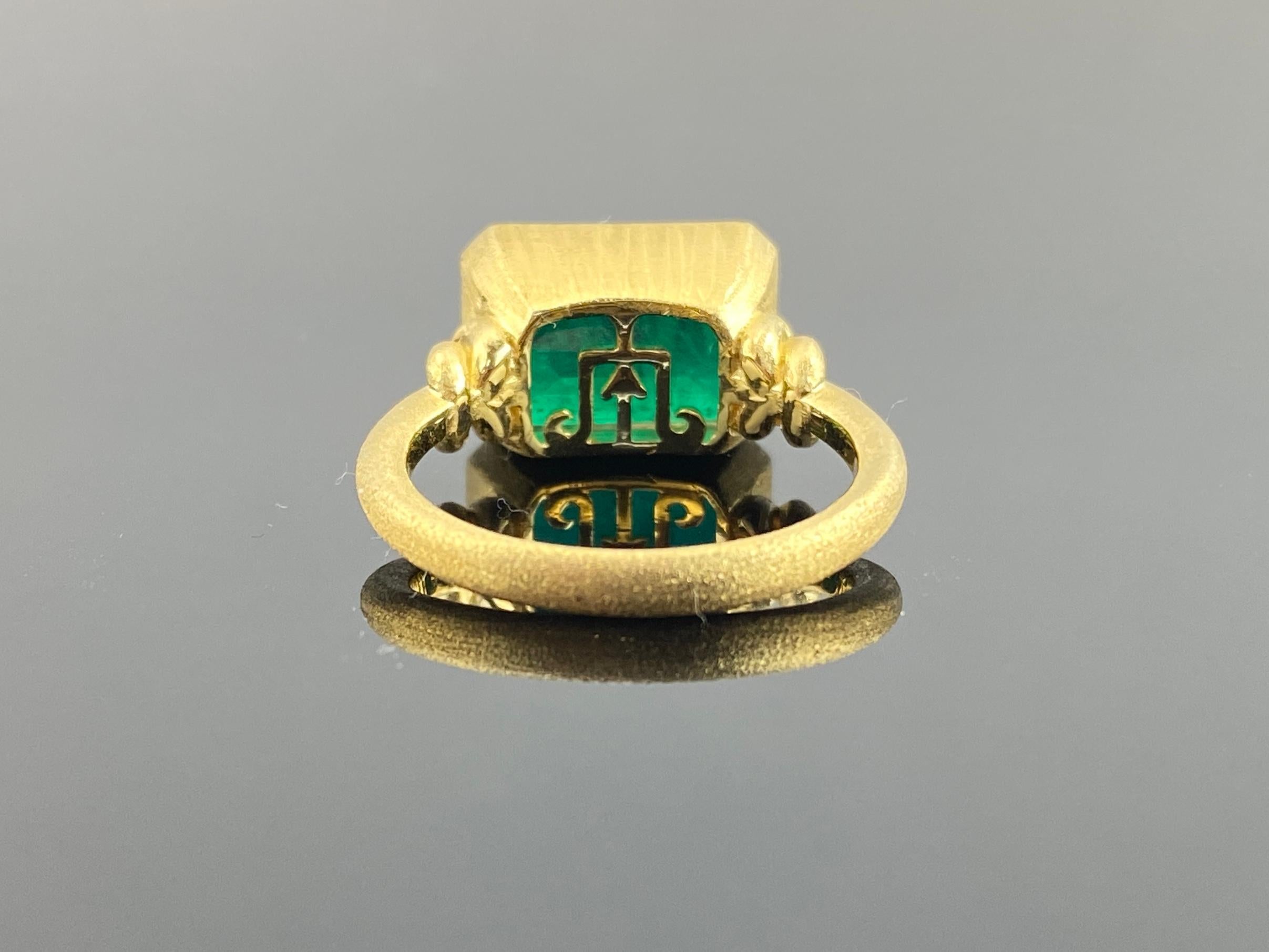 Love Me Knot Vintage - Inspired 18K Yellow Gold 5.19 Car Emerald Engagement Ring For Sale 2