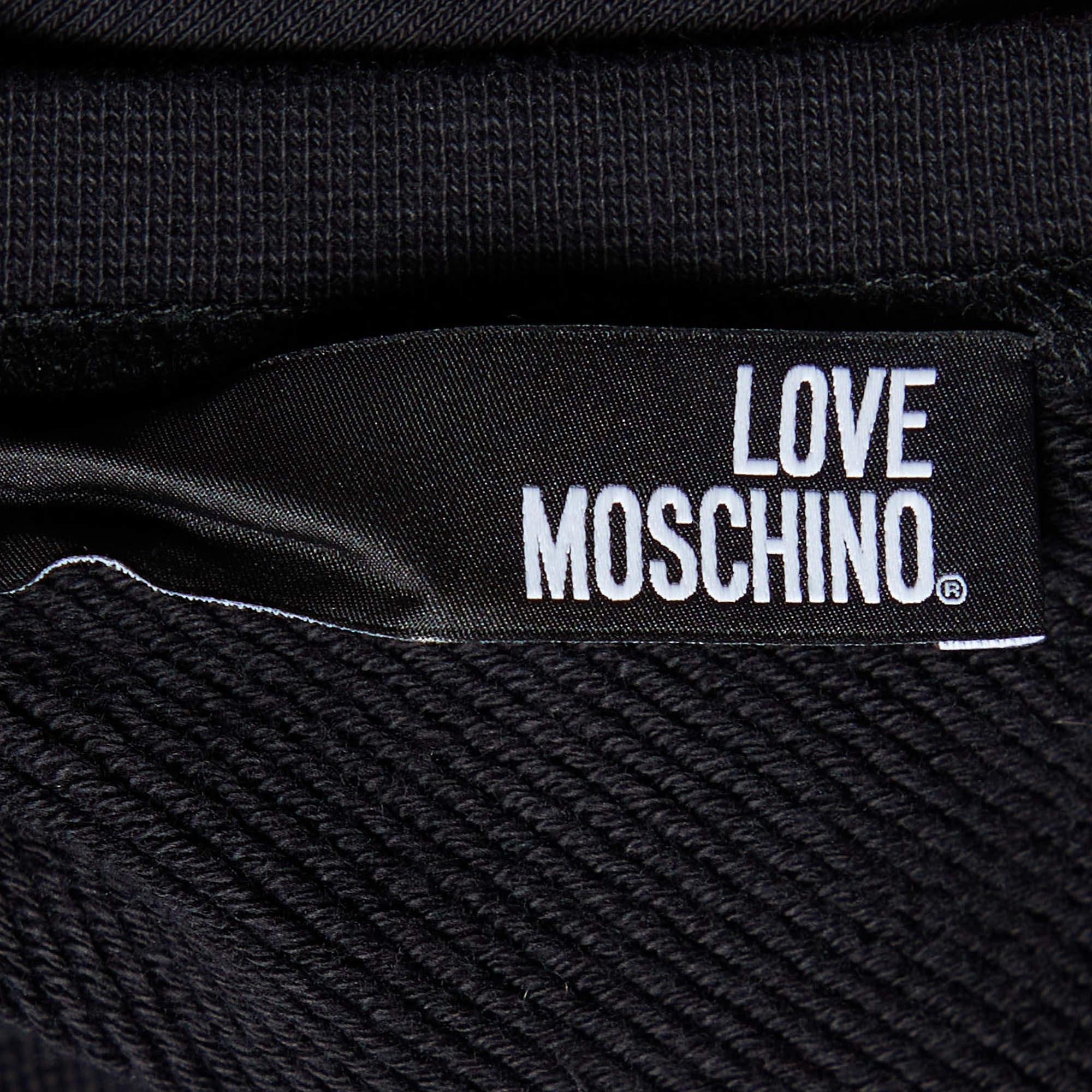 Love Moschino Schwarzes Etuikleid aus Baumwollstrick mit Logo-Applikation und Flute-Saum M Damen im Angebot