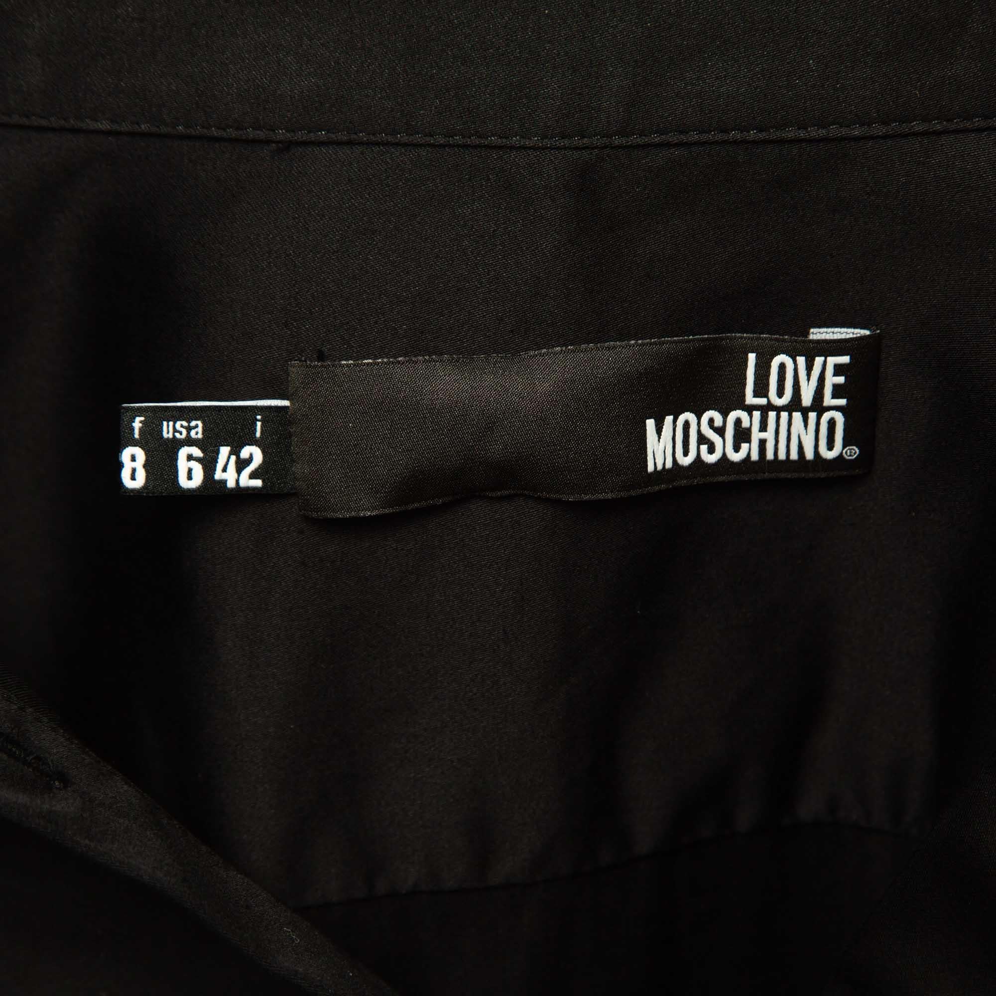 Love Moschino Camicia a maniche lunghe in cotone con logo nero impreziosito M. I. In condizioni buone in vendita a Dubai, Al Qouz 2