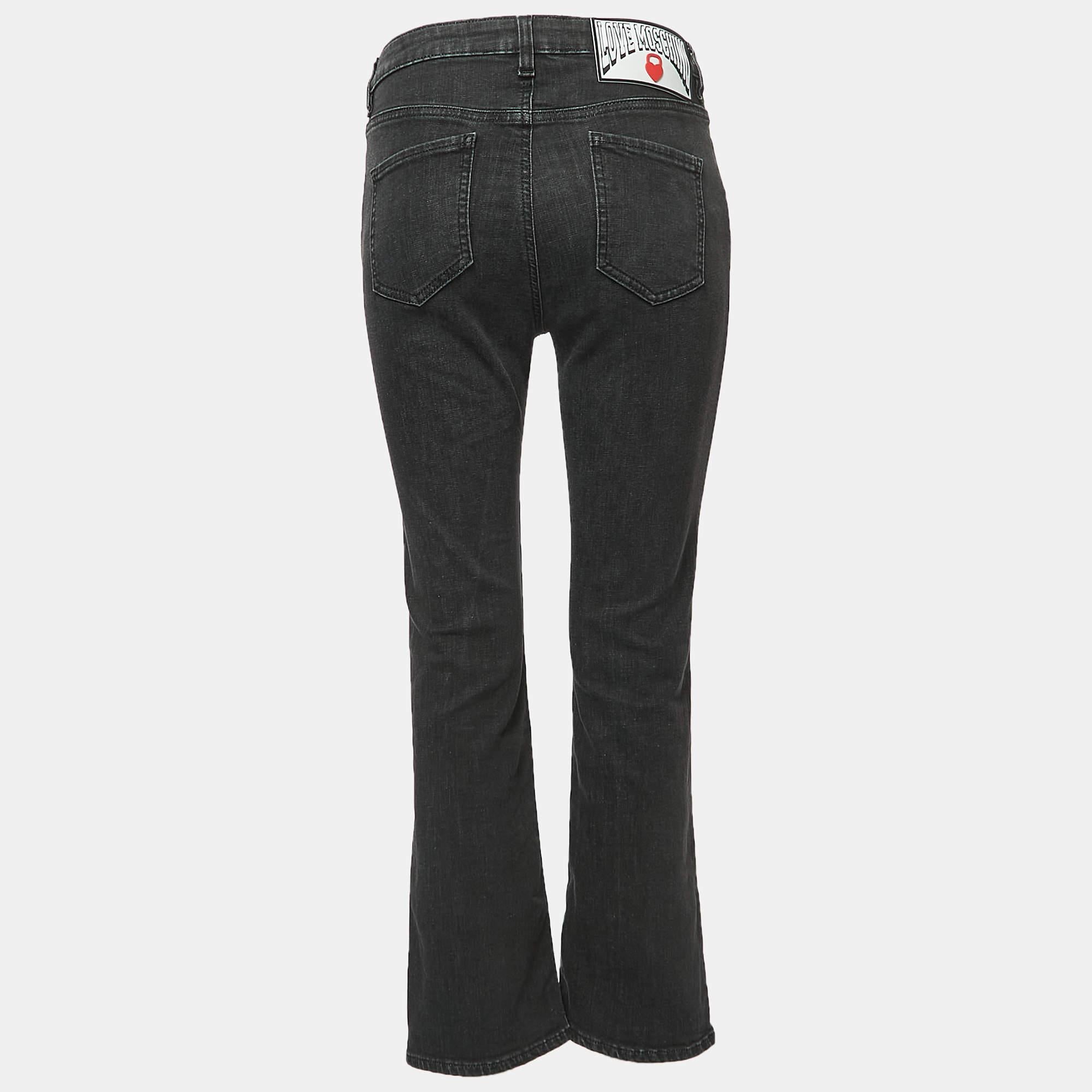 I jeans dal taglio impeccabile sono un punto fermo di un guardaroba ben curato. Questi jeans firmati sono finemente cuciti per darti il look desiderato e un comfort che dura tutto il giorno.