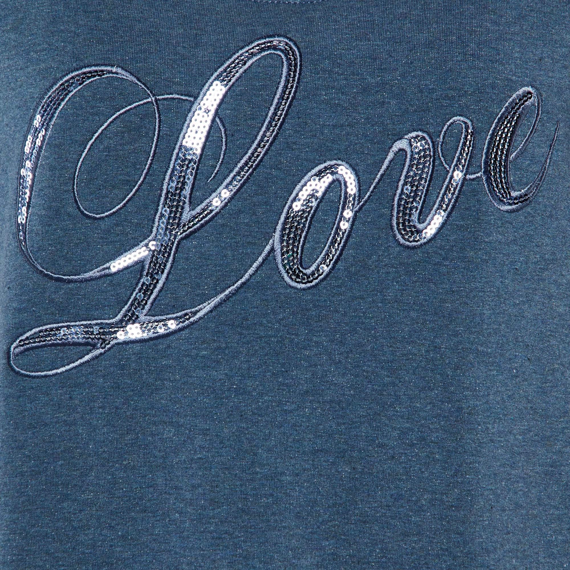 Love Moschino Blaues Baumwollstrick-Pullover-Minikleid mit Pailletten-Logo bestickt, M im Zustand „Gut“ im Angebot in Dubai, Al Qouz 2