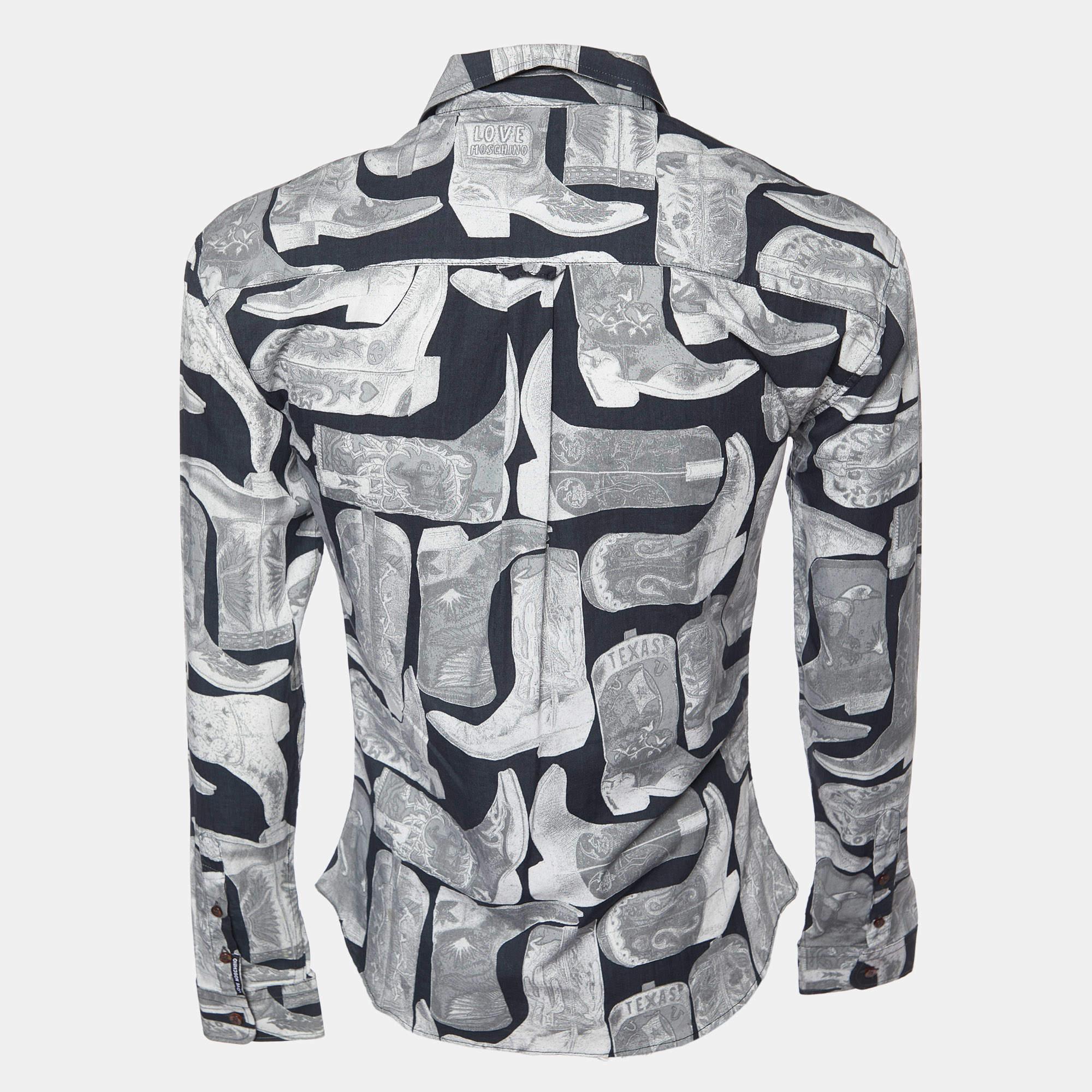 Questa camicia firmata è favolosa. È realizzata con materiali pregiati e presenta una silhouette aderente. Abbinalo a pantaloni e mocassini per un ensemble di tendenza.