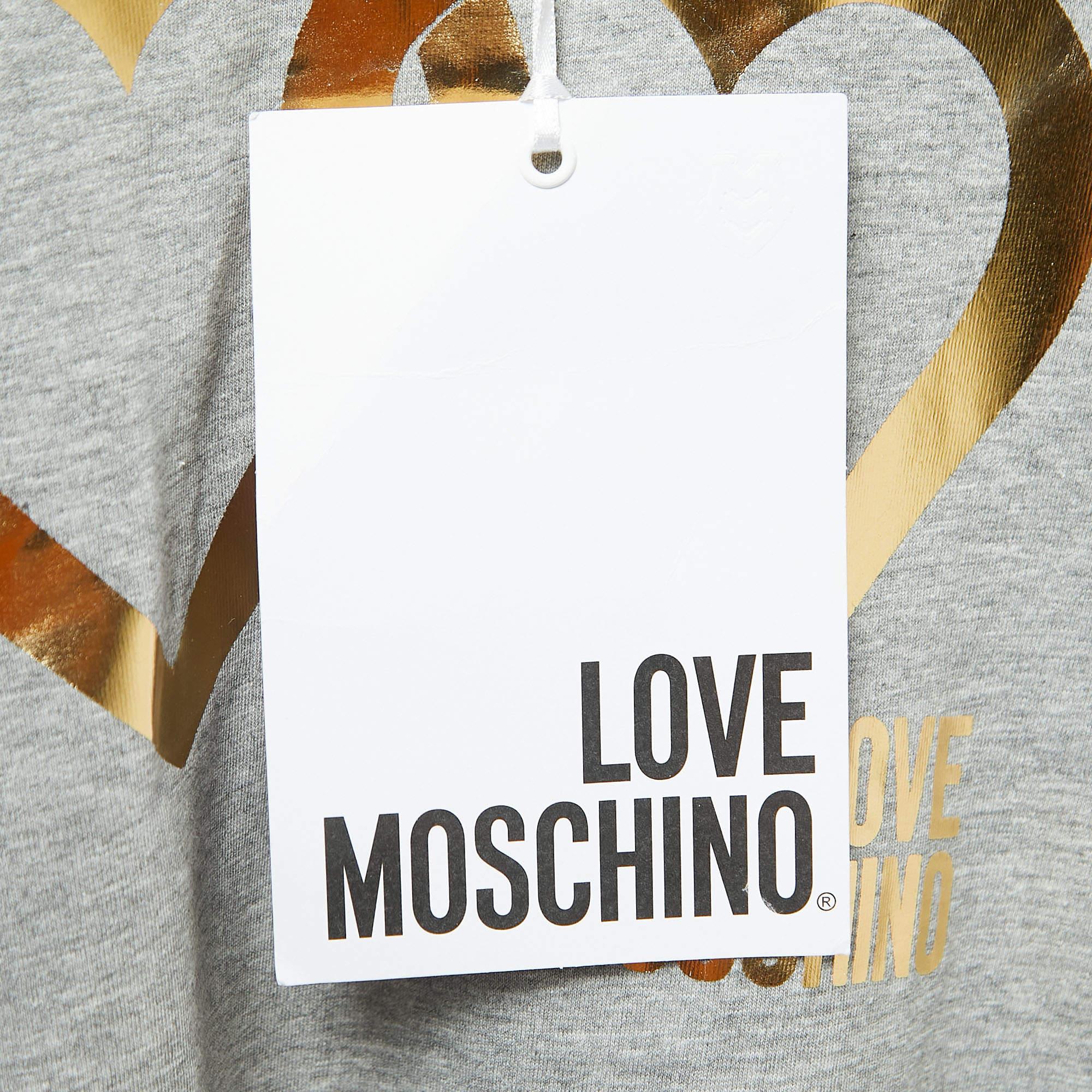 Love Moschino - Maglietta a maniche corte in cotone con stampa logo grigia T S In condizioni buone in vendita a Dubai, Al Qouz 2