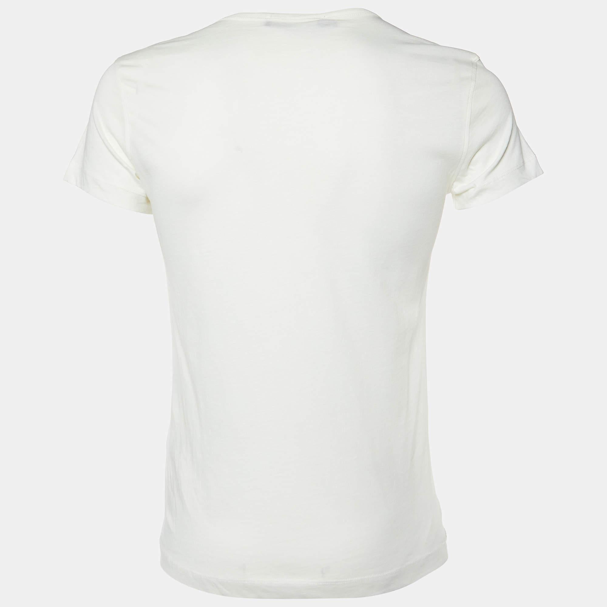 A perfect combination of comfort luxury and style this designer t shirt is a must have piece Made from quality materials the creation can be styled with denim pants and sneakers for a cool look.