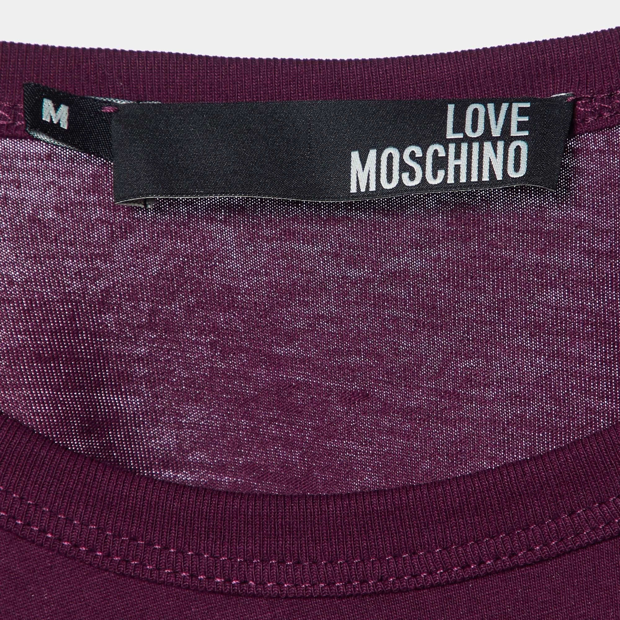 Love Moschino Plum Trompe L'oeil Print Cotton Crew Neck T-Shirt M In New Condition For Sale In Dubai, Al Qouz 2
