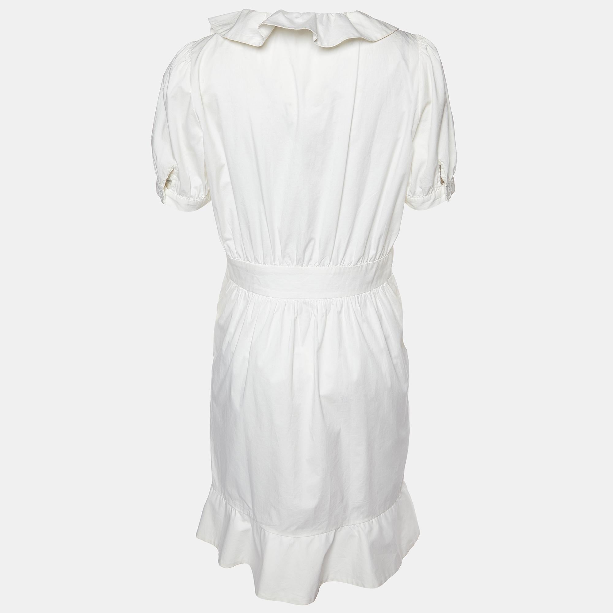 Erfrischen Sie Ihre Sommergarderobe mit diesem schönen Kleid von Love Moschino. Dieses kreativ gefertigte Kleid mit seinem souveränen Stil lässt Sie absolut elegant aussehen. 
