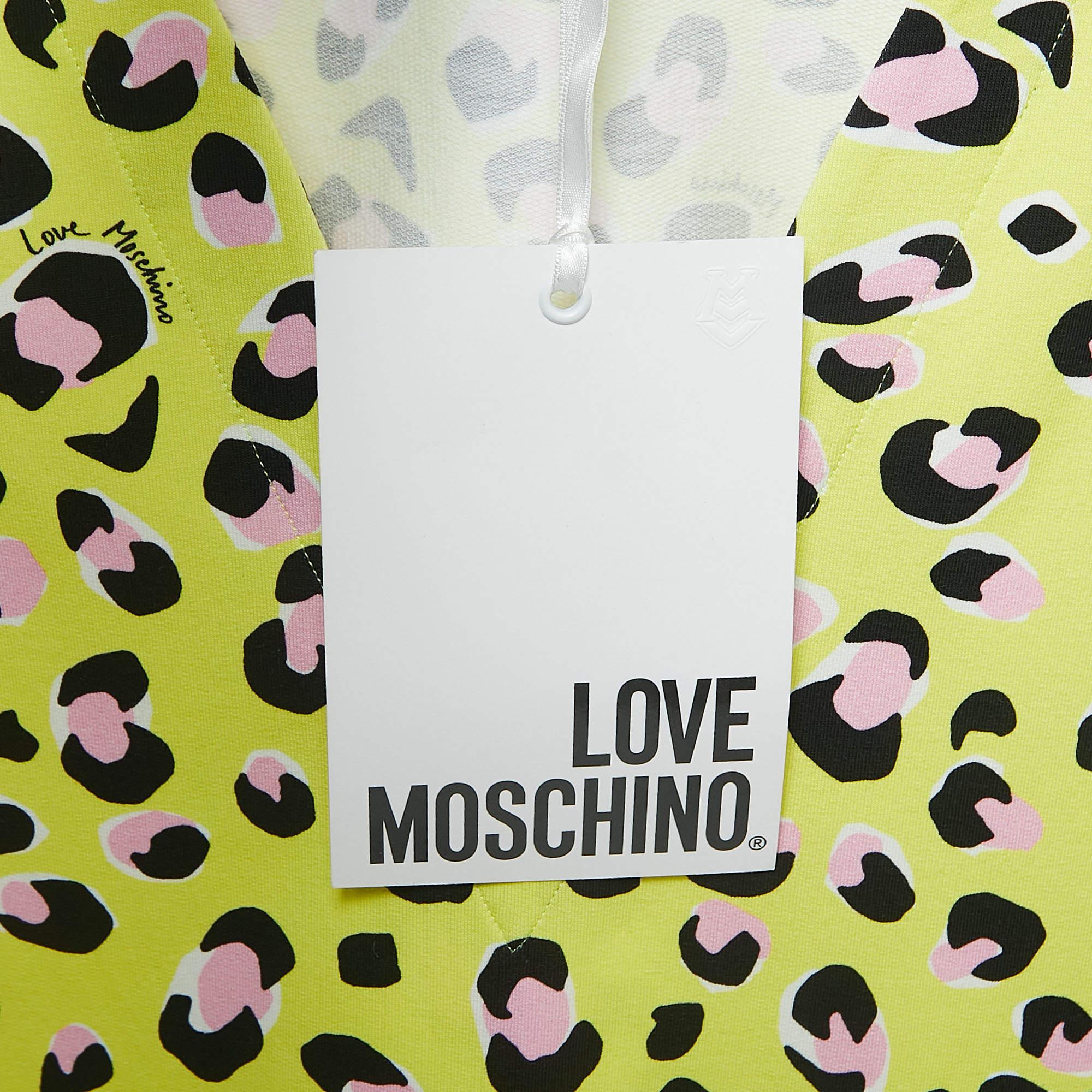 Love Moschino Gelbes Minikleid aus bedruckter Baumwolle mit V-Ausschnitt und Tiermuster S im Zustand „Hervorragend“ im Angebot in Dubai, Al Qouz 2