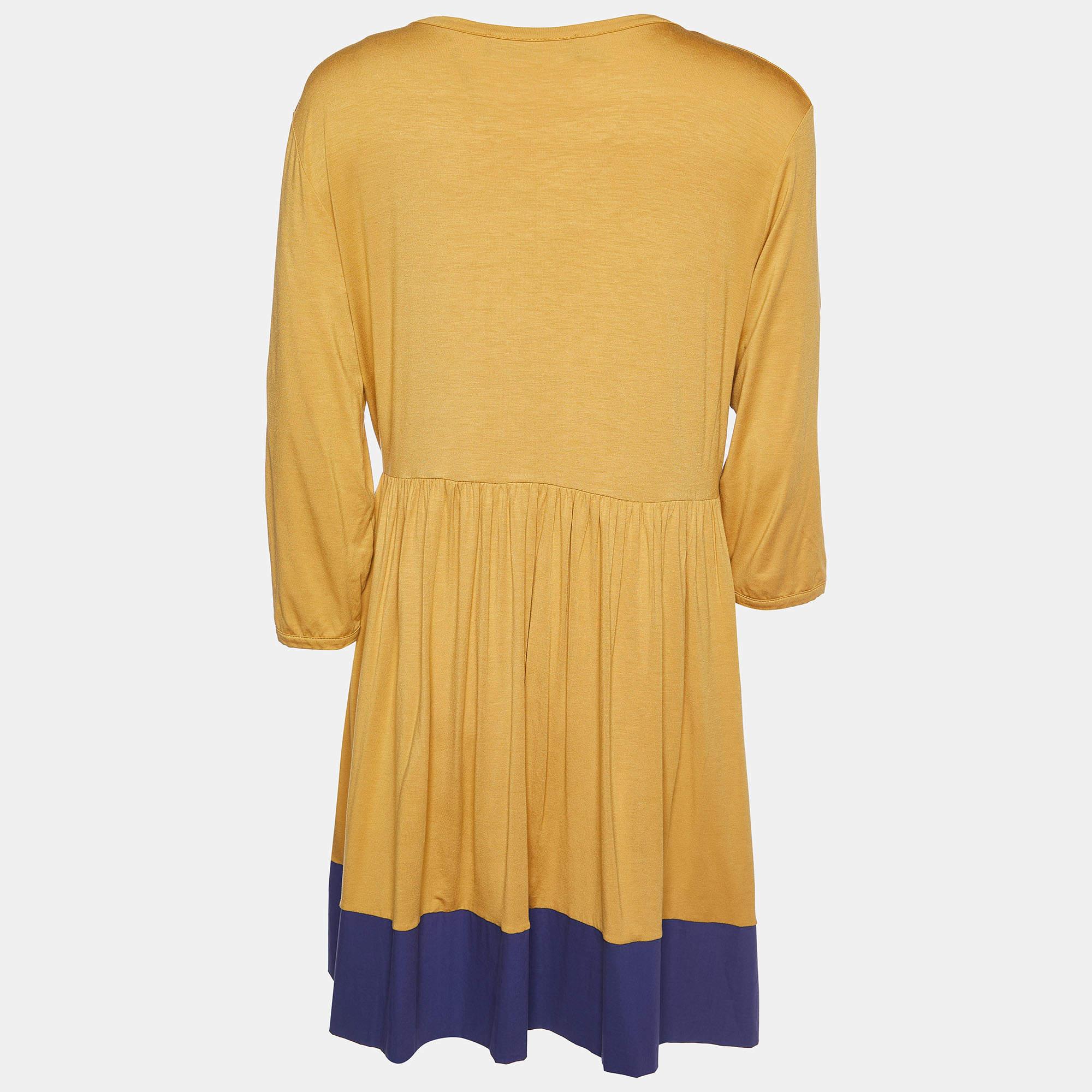 The Love Moschino shrug is a vibrant and stylish fashion accessory. It features a bright yellow knit fabric with a hook front closure adding a chic touch to any outfit. This shrug is perfect for layering and adding a pop of color to your ensemble.