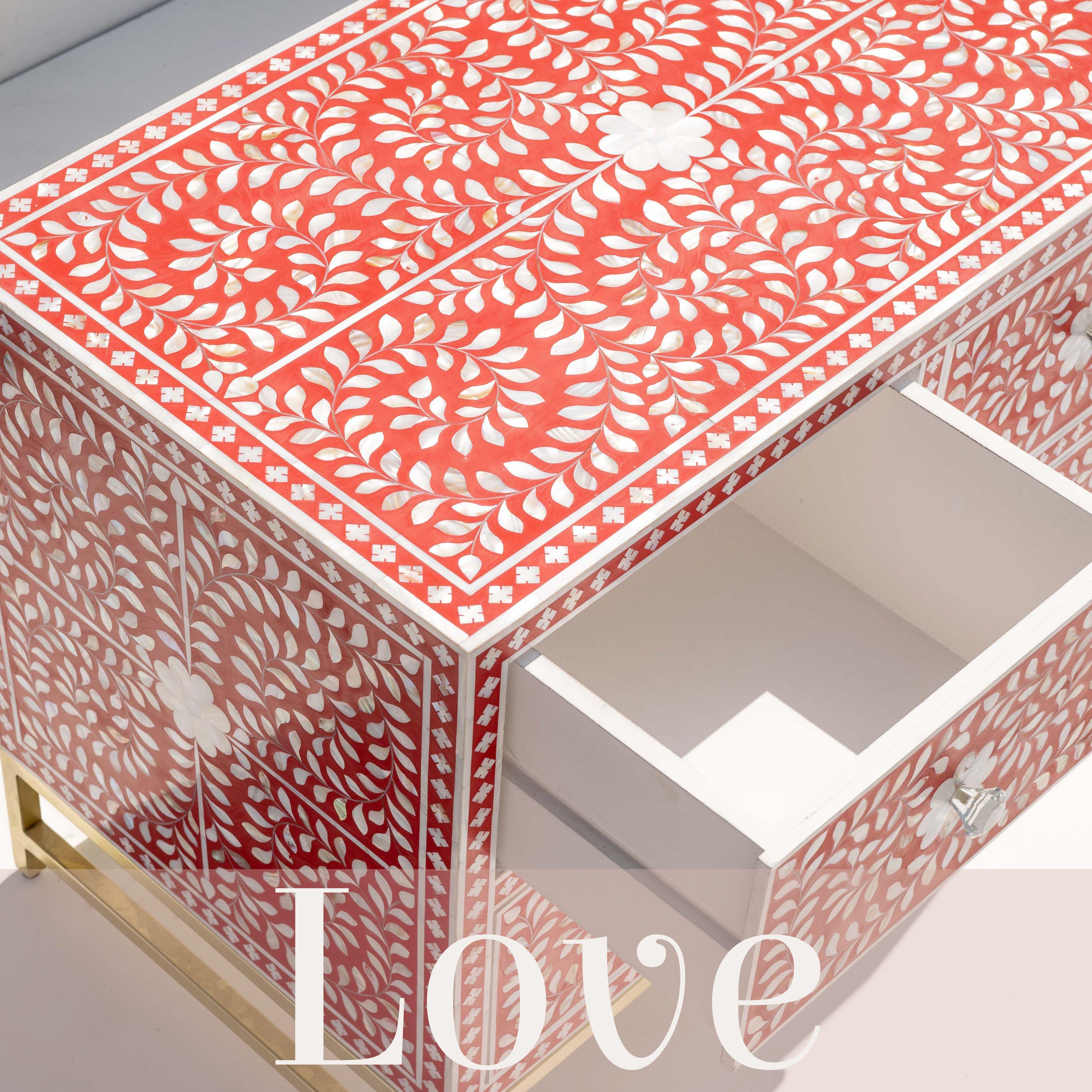  Love - Perlmutt-Intarsien-Kommoden mit vier Schubladen (Moderne der Mitte des Jahrhunderts) im Angebot